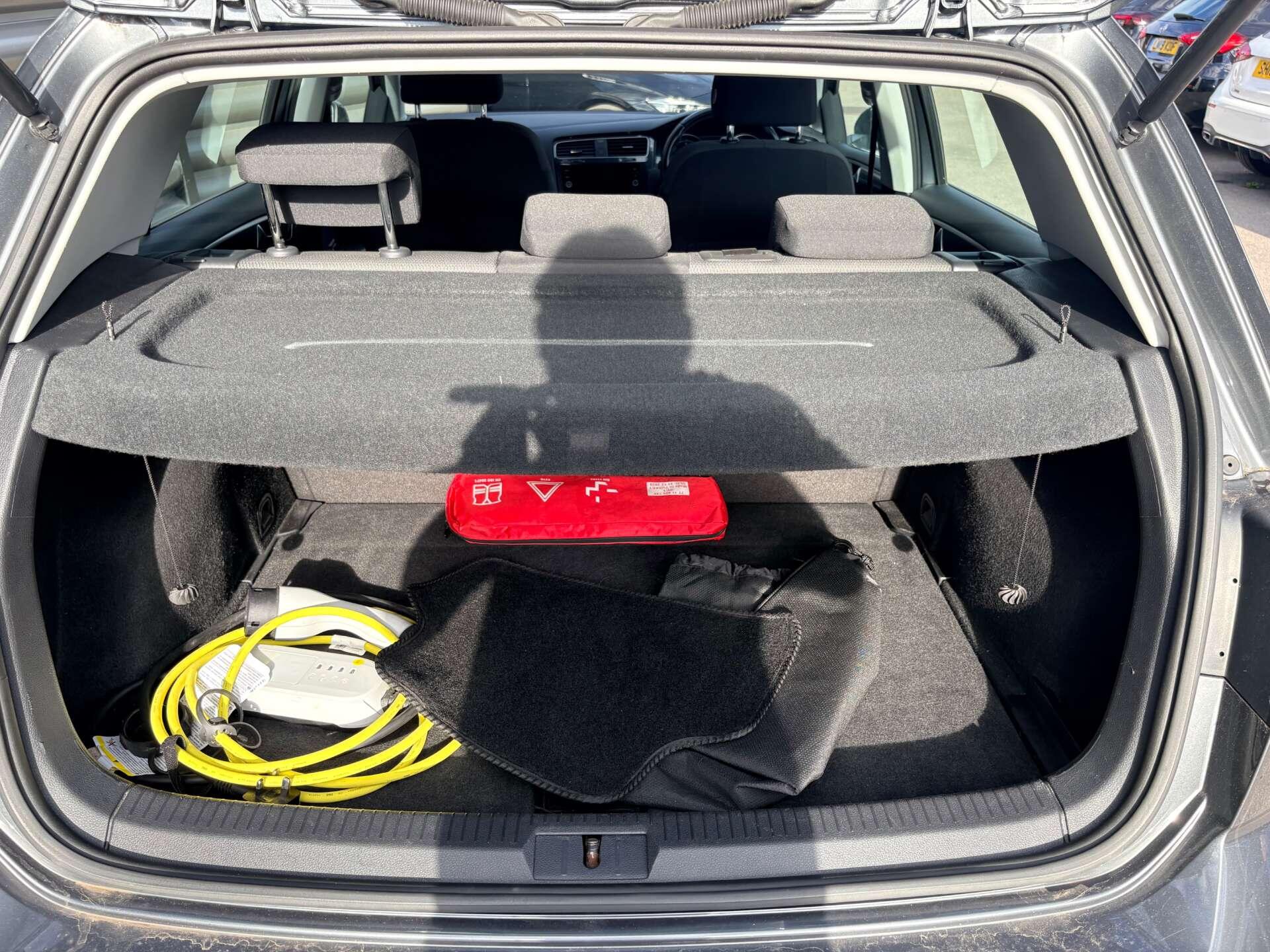 Volkswagen e-Golf view 8