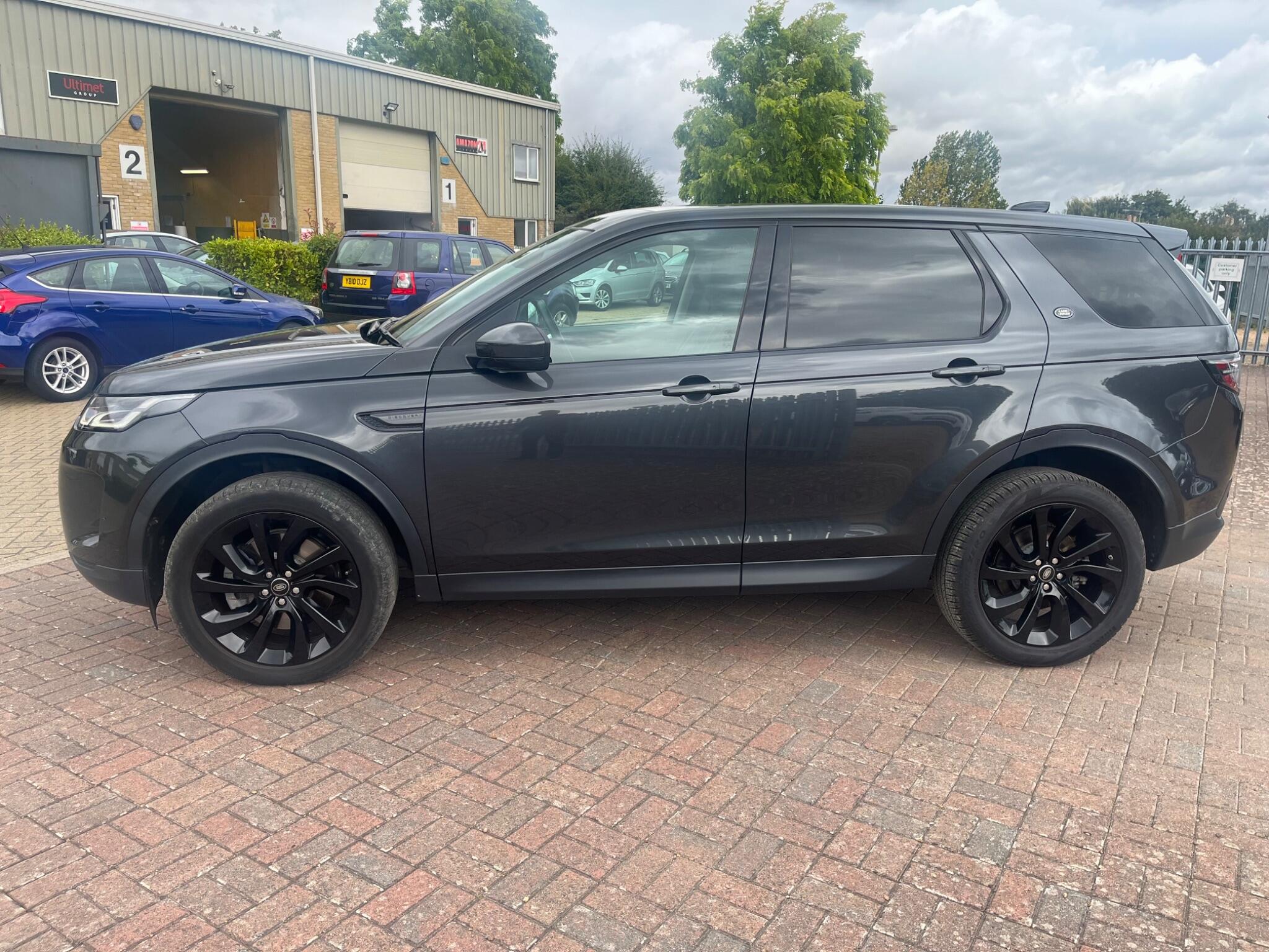 Land Rover Discovery Sport view 16