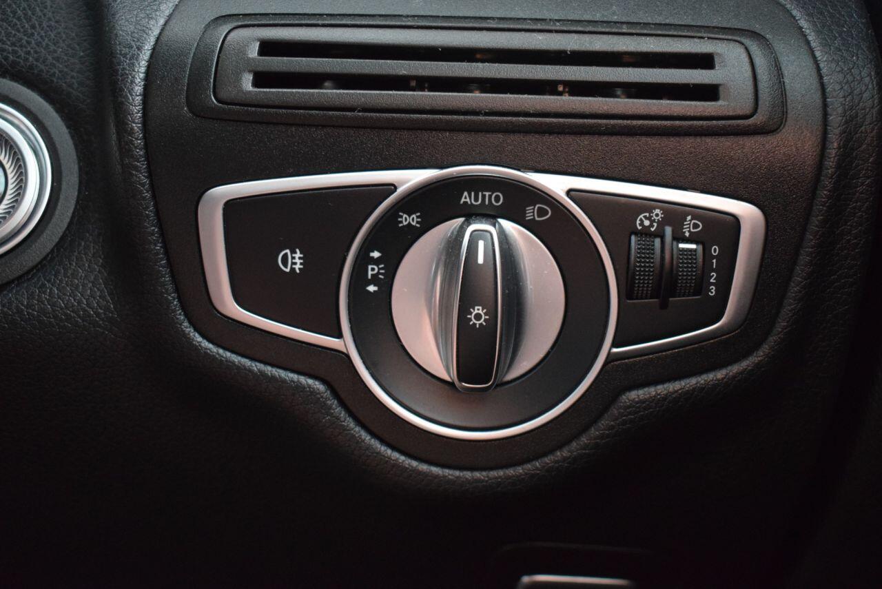 Mercedes-Benz C-Class view 22