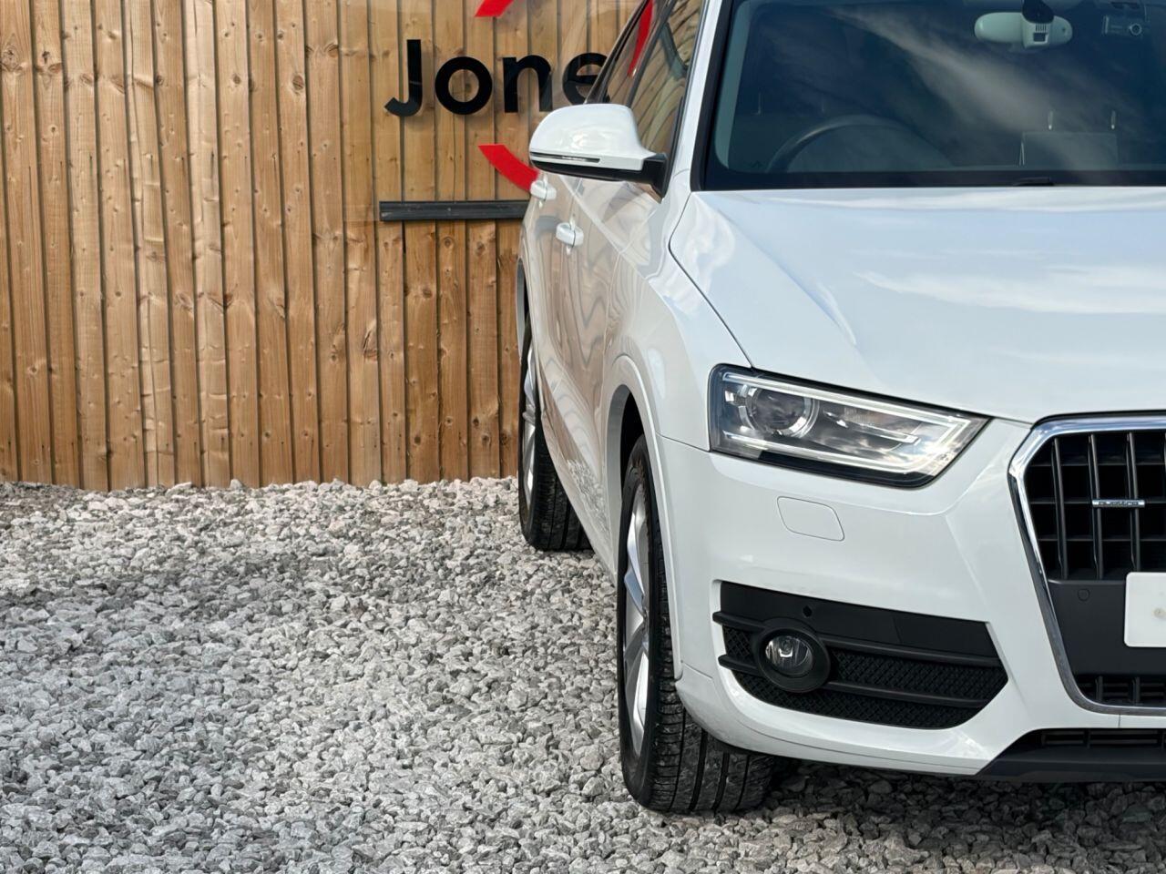 Audi Q3 view 6