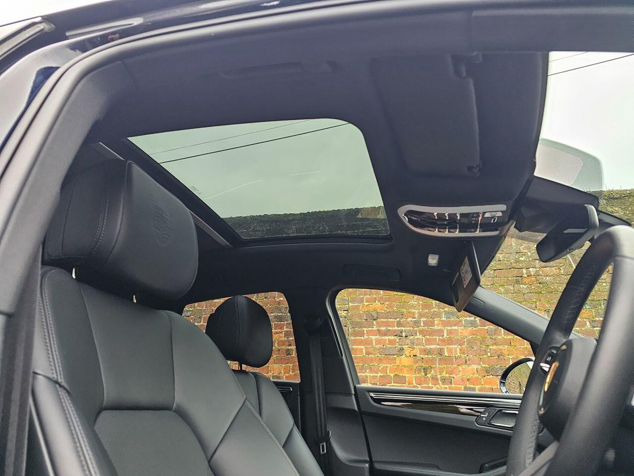 Porsche Macan view 31