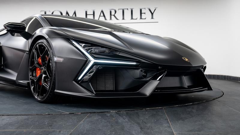 Lamborghini Revuelto view 11