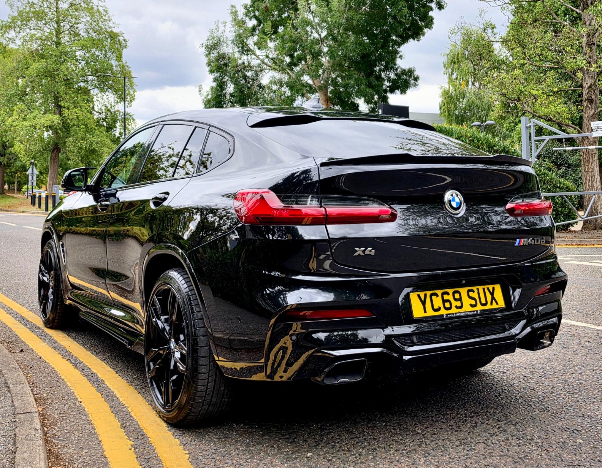 BMW X4 view 21