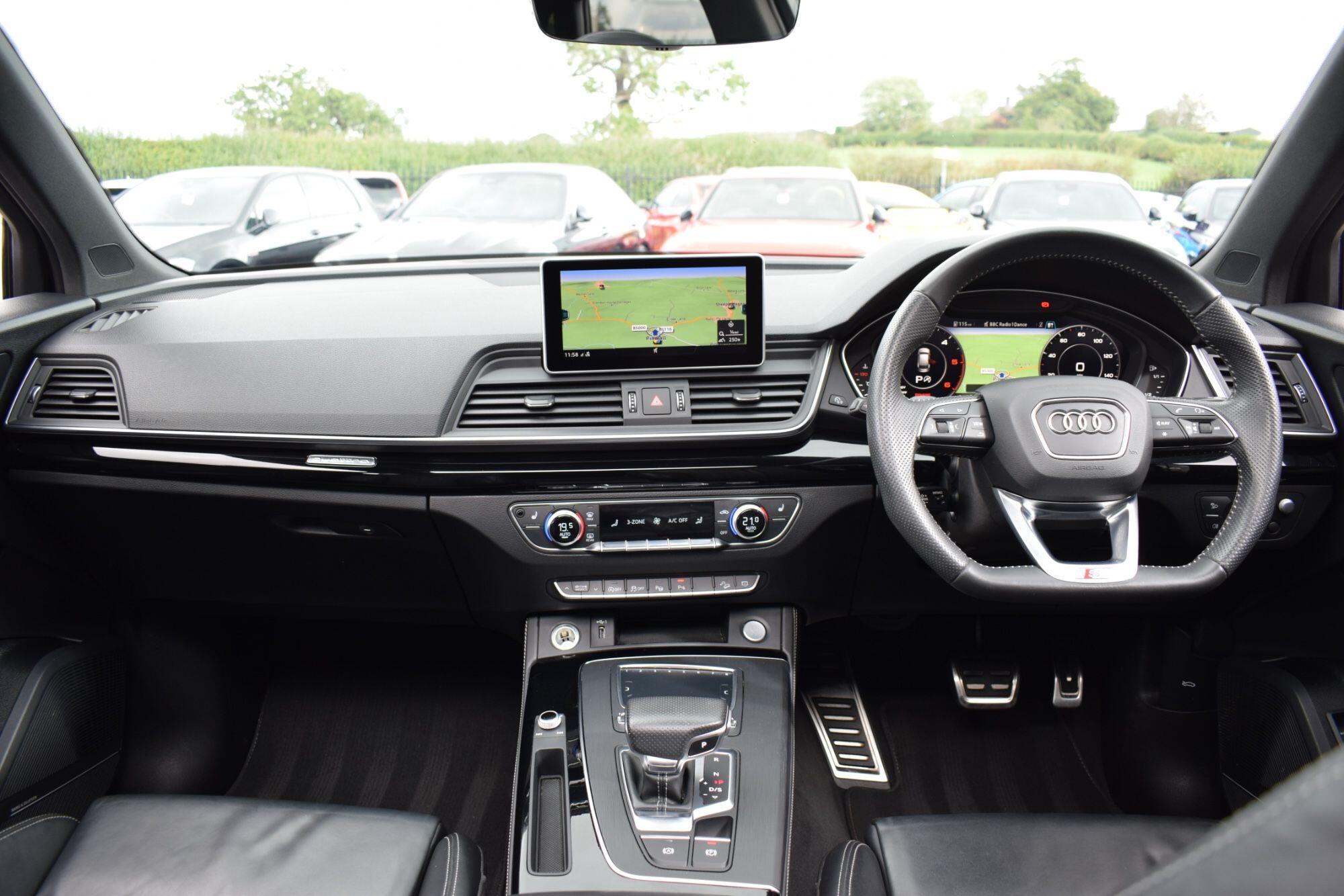 Audi Q5 view 25