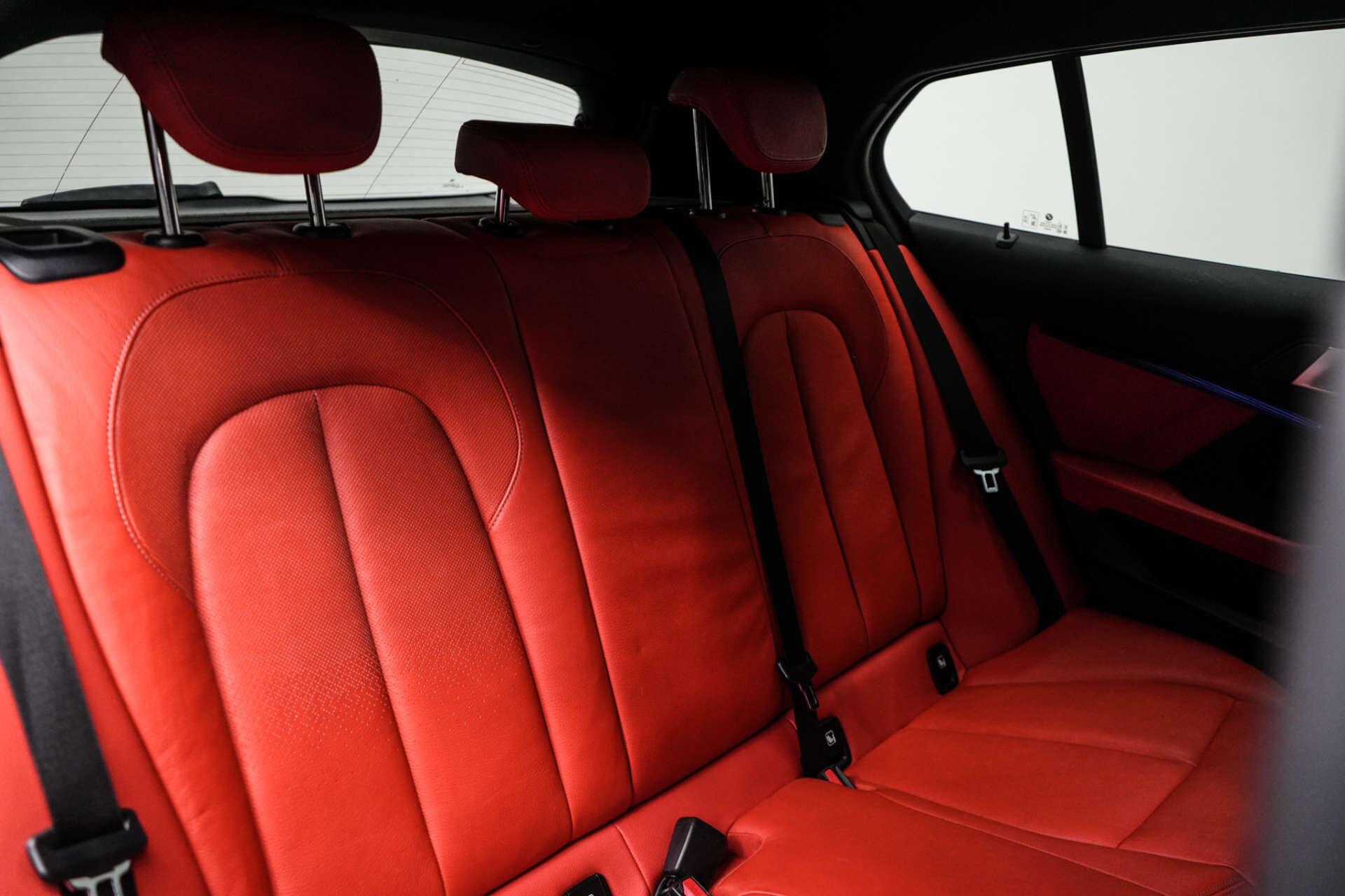 BMW 1 Series view 20