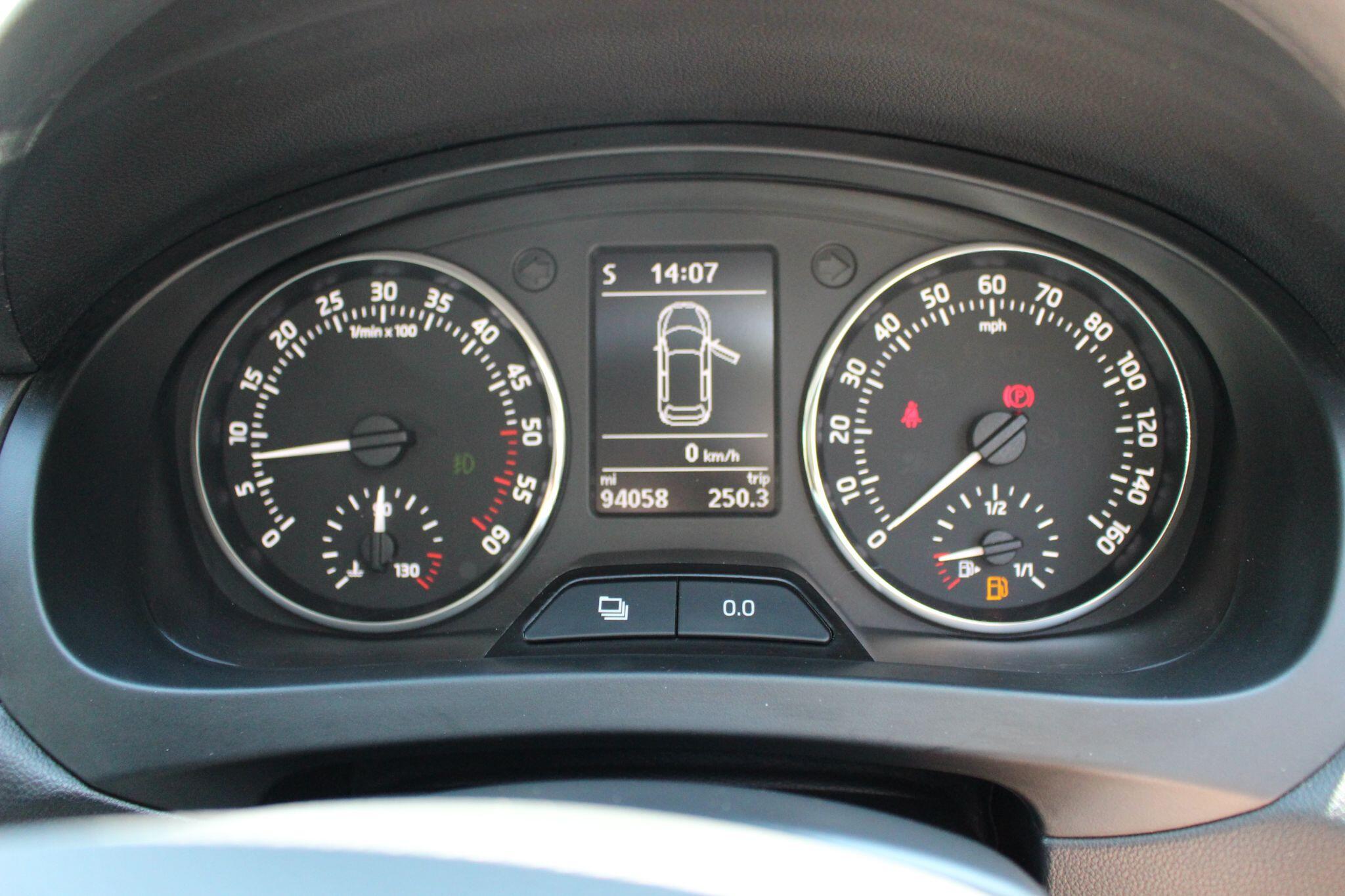 Skoda Rapid Spaceback view 30
