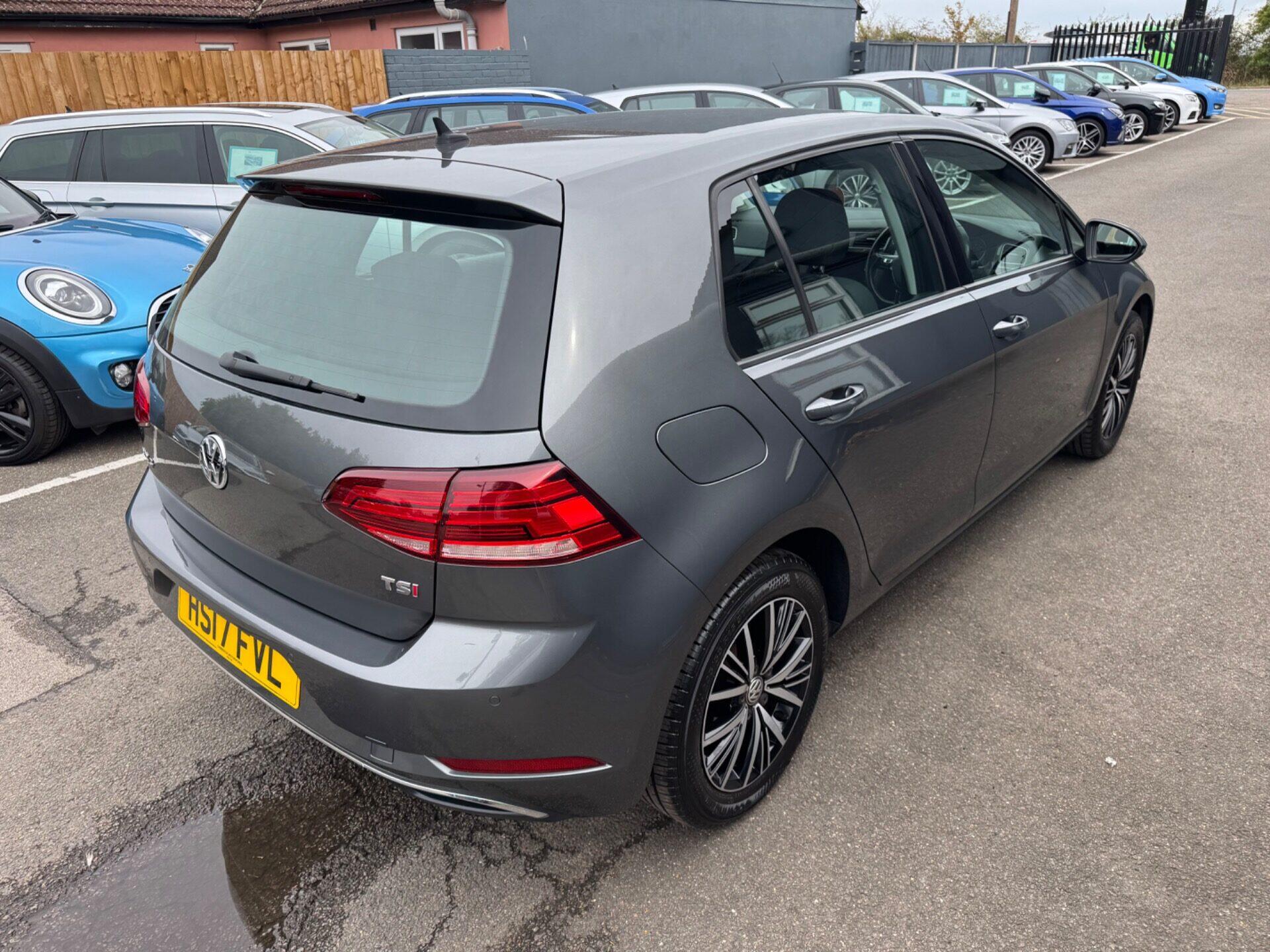 Volkswagen Golf view 6