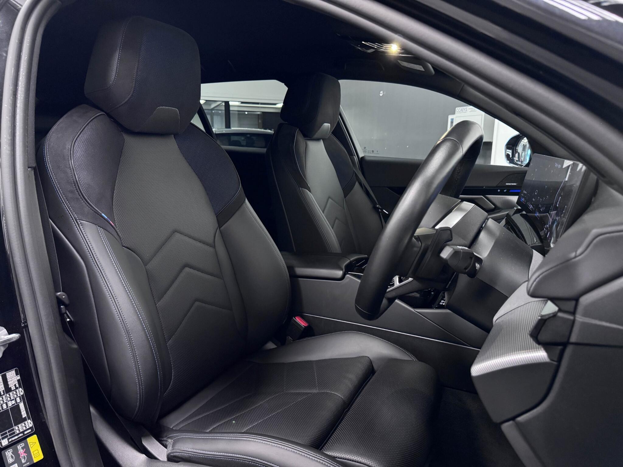 BMW 5 Series view 29