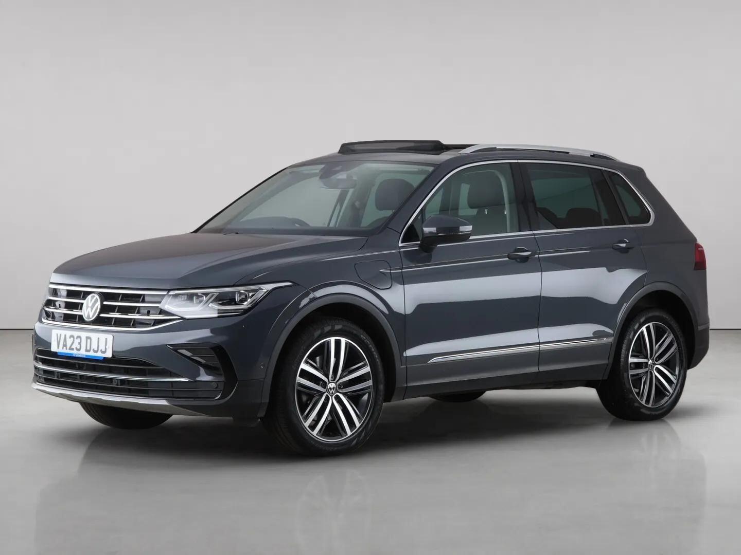 Volkswagen Tiguan view 2