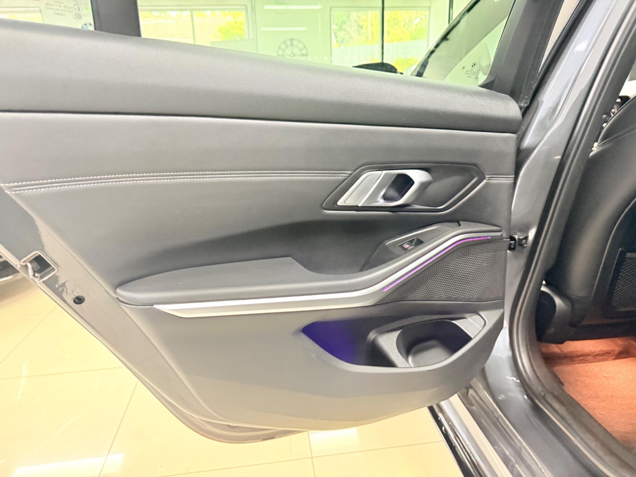 BMW 3 Series view 47