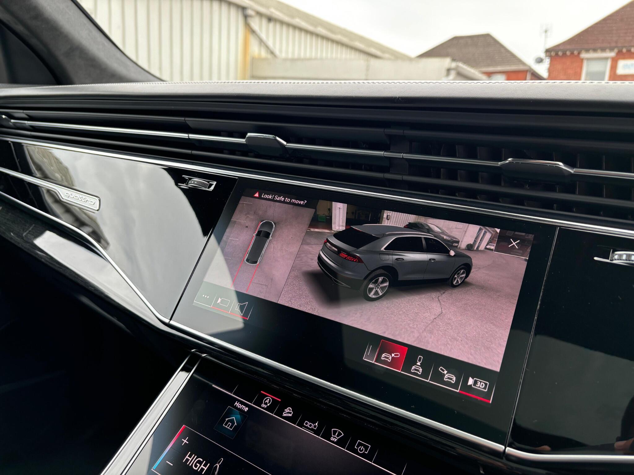 Audi Q8 view 19