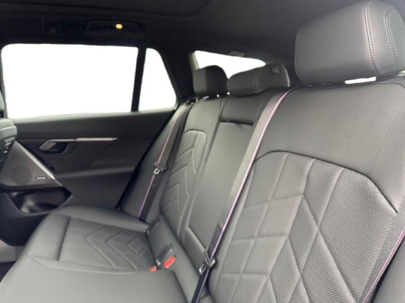 BMW 5 Series view 12