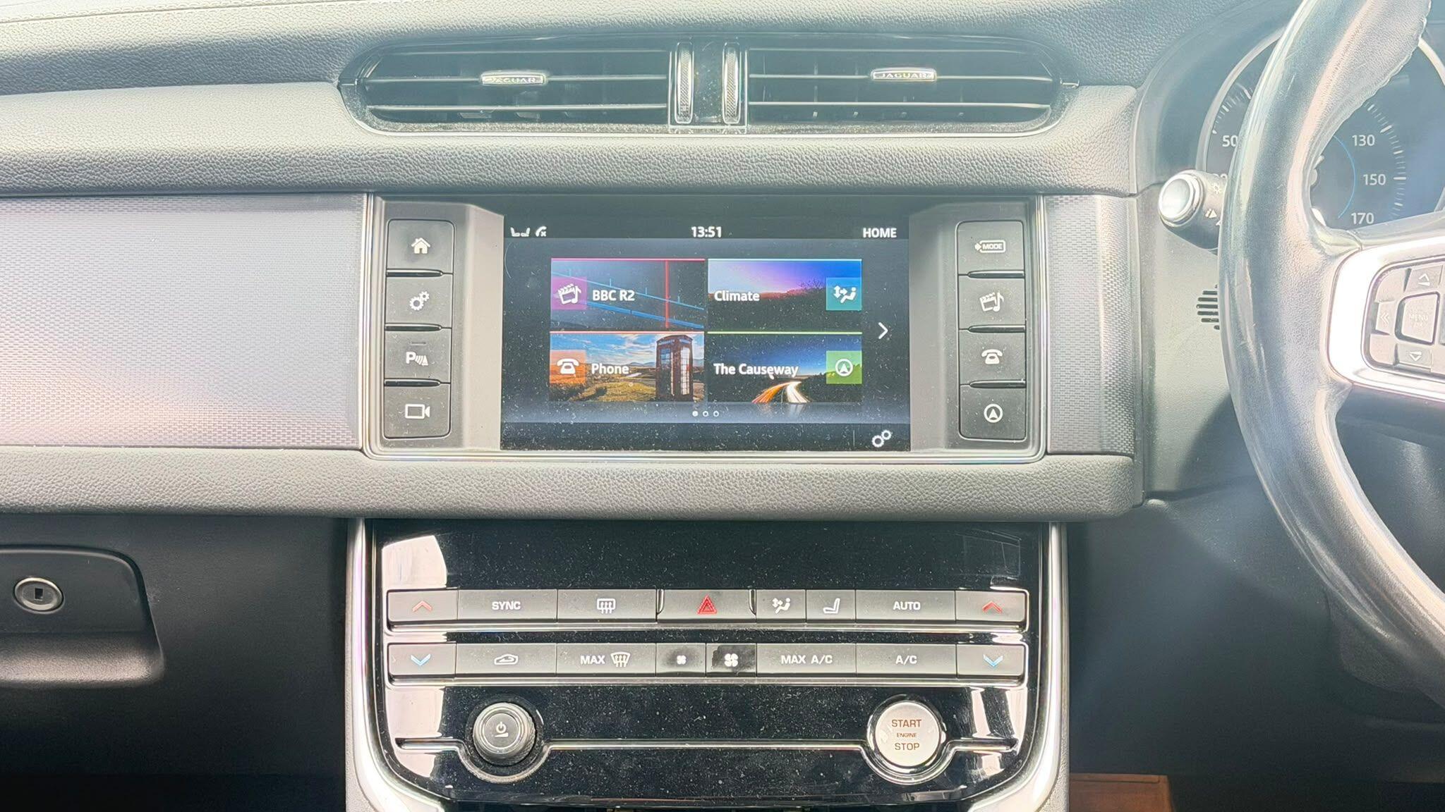 Jaguar XF view 22
