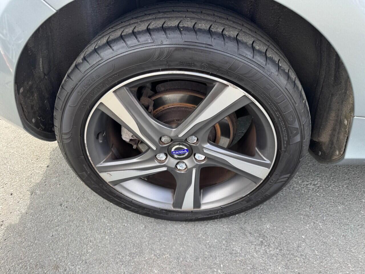 Volvo V40 view 27