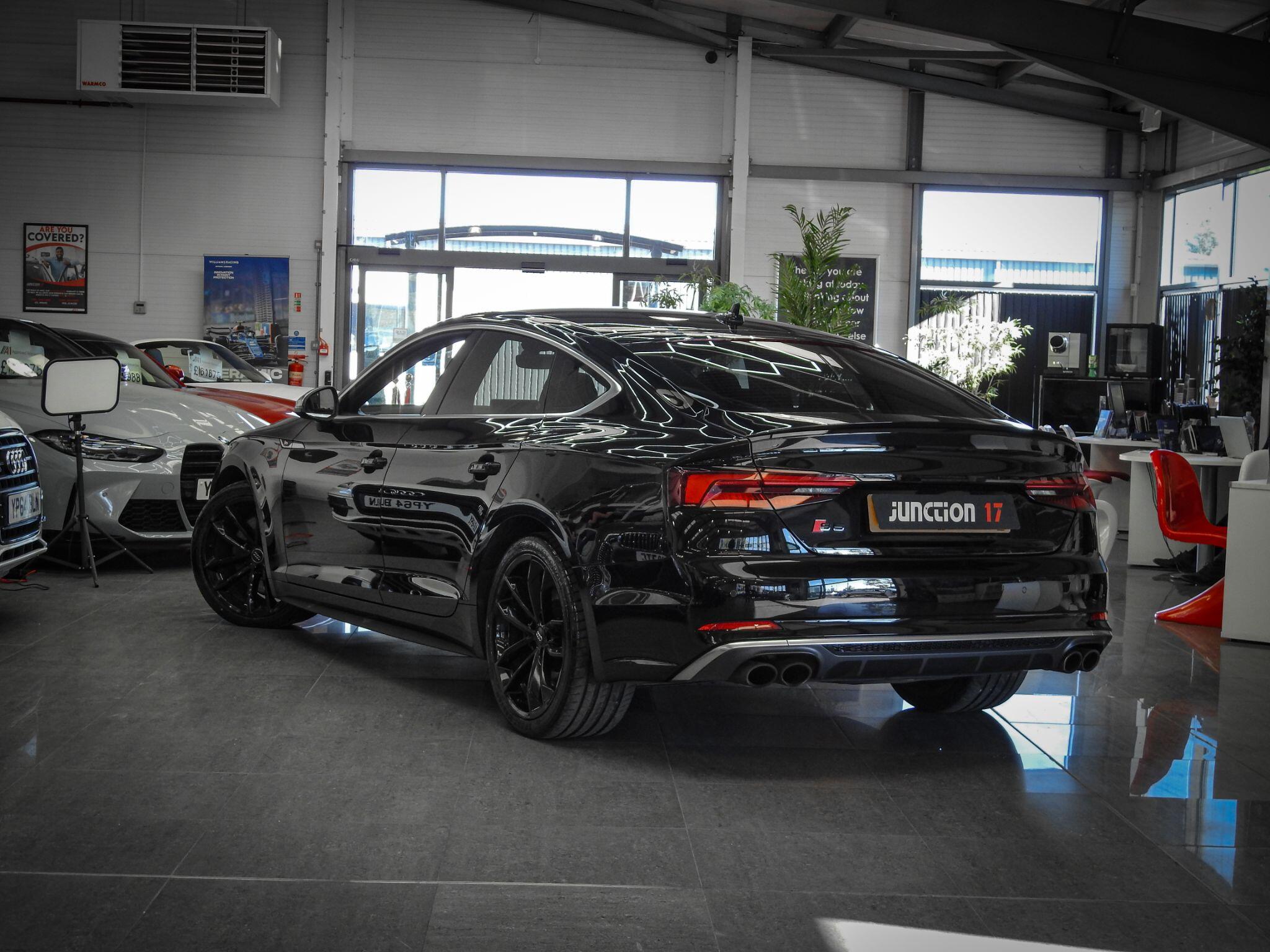 Audi S5 view 3