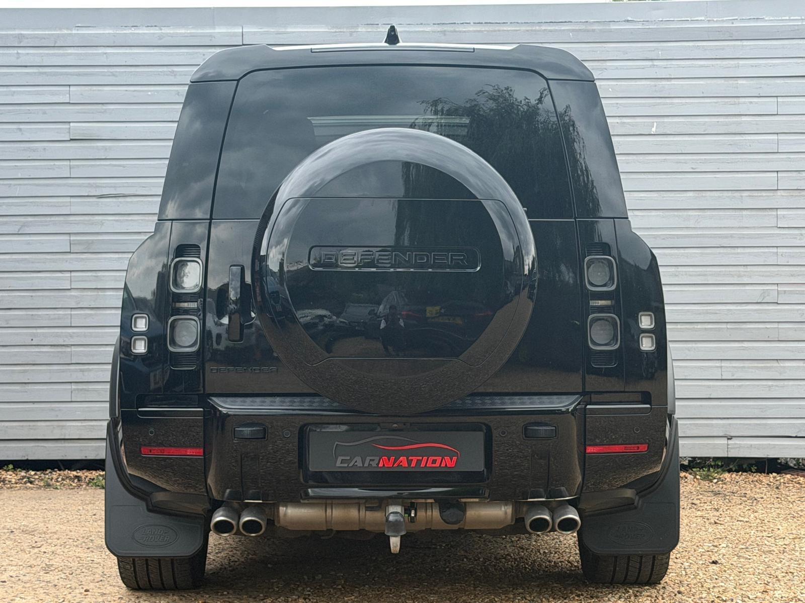 Land Rover Defender 130 view 9