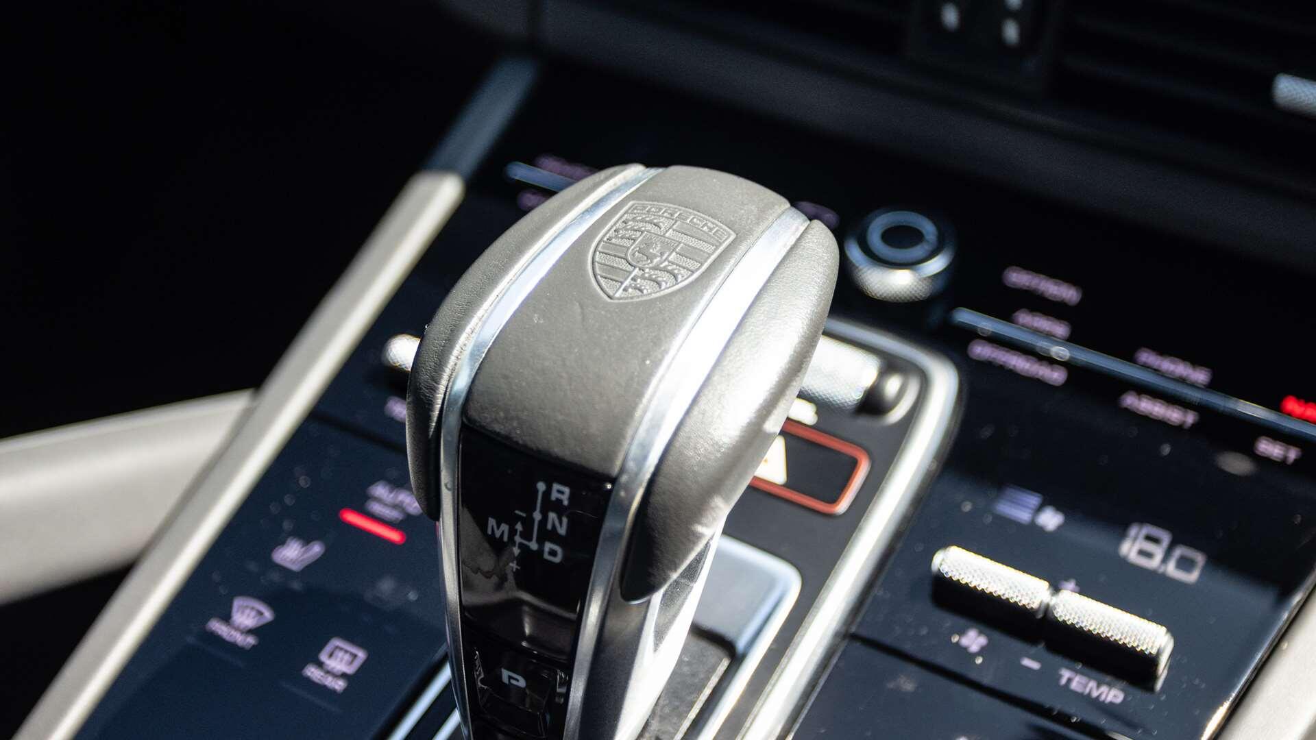 Porsche Cayenne view 26