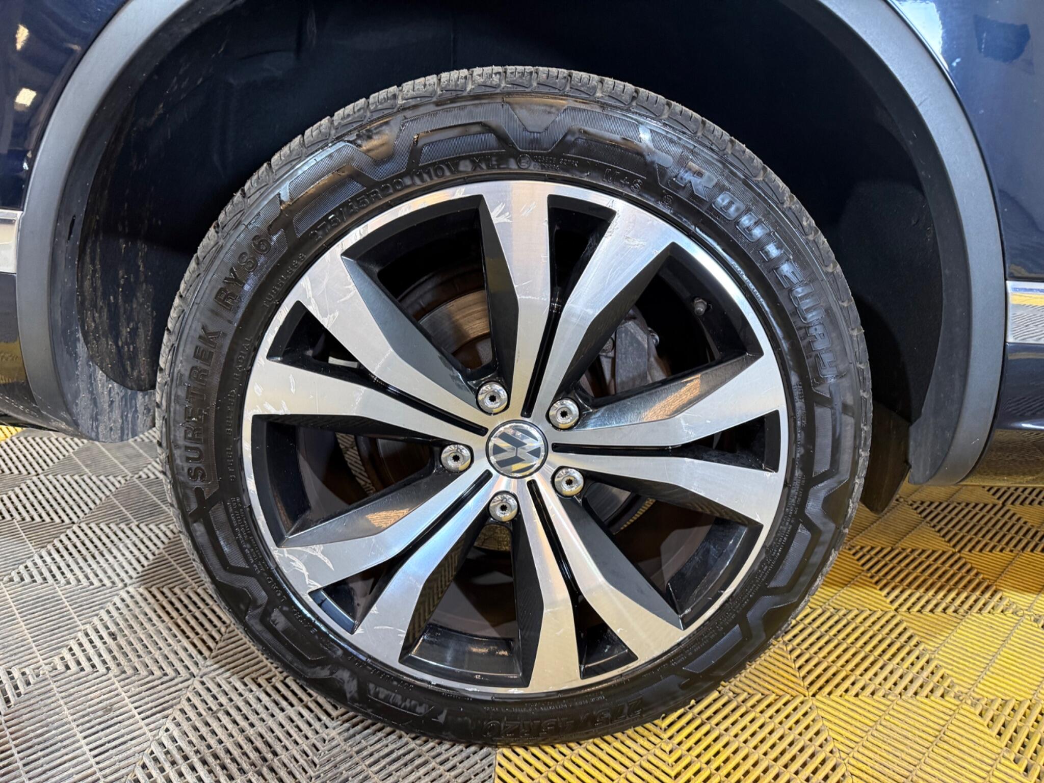 Volkswagen Touareg view 63