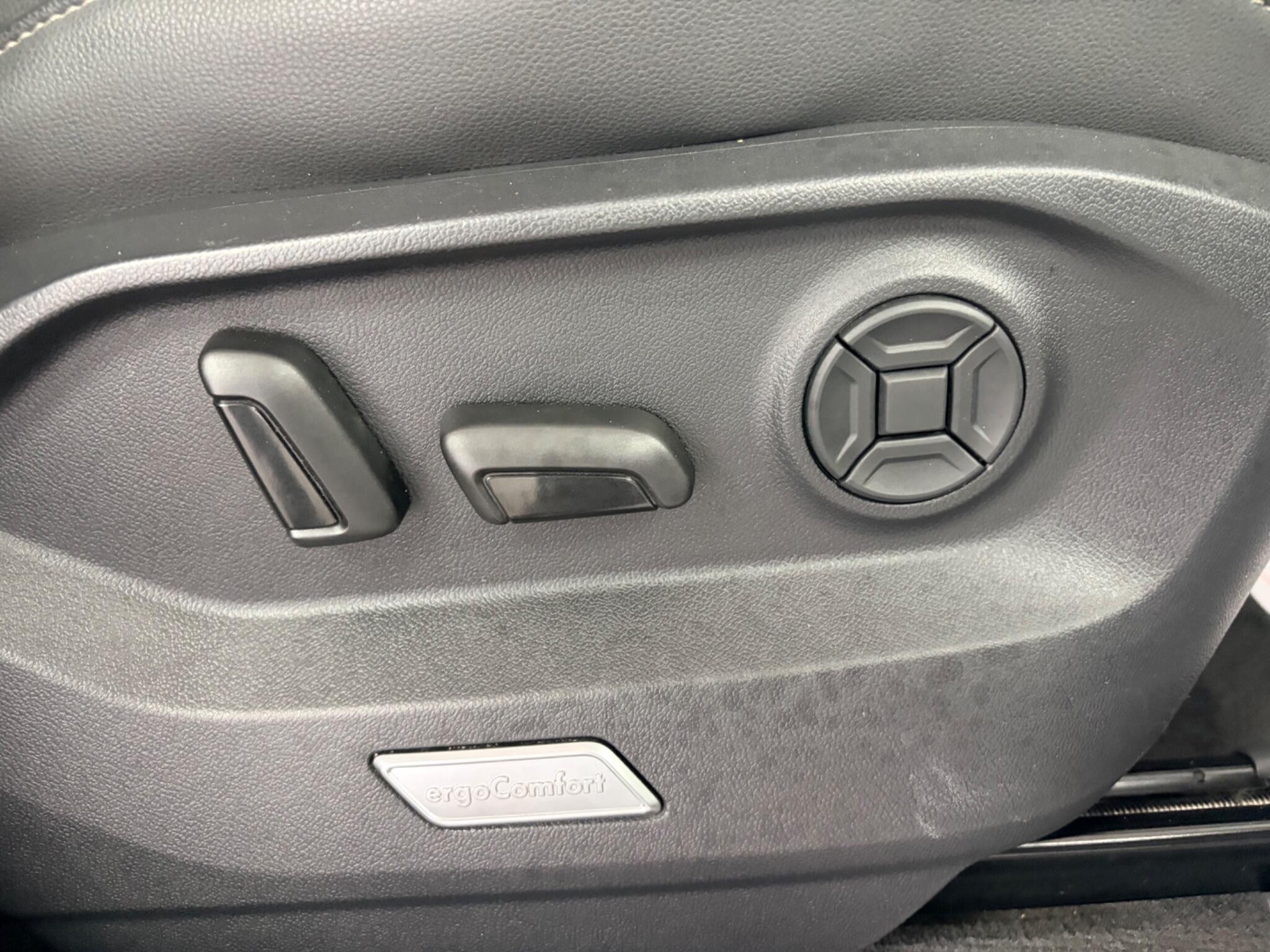 Volkswagen Touareg view 12