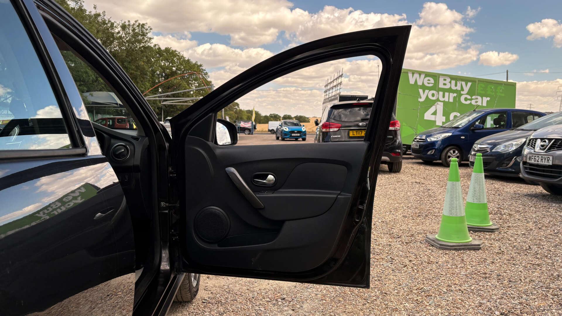 Dacia Sandero view 36