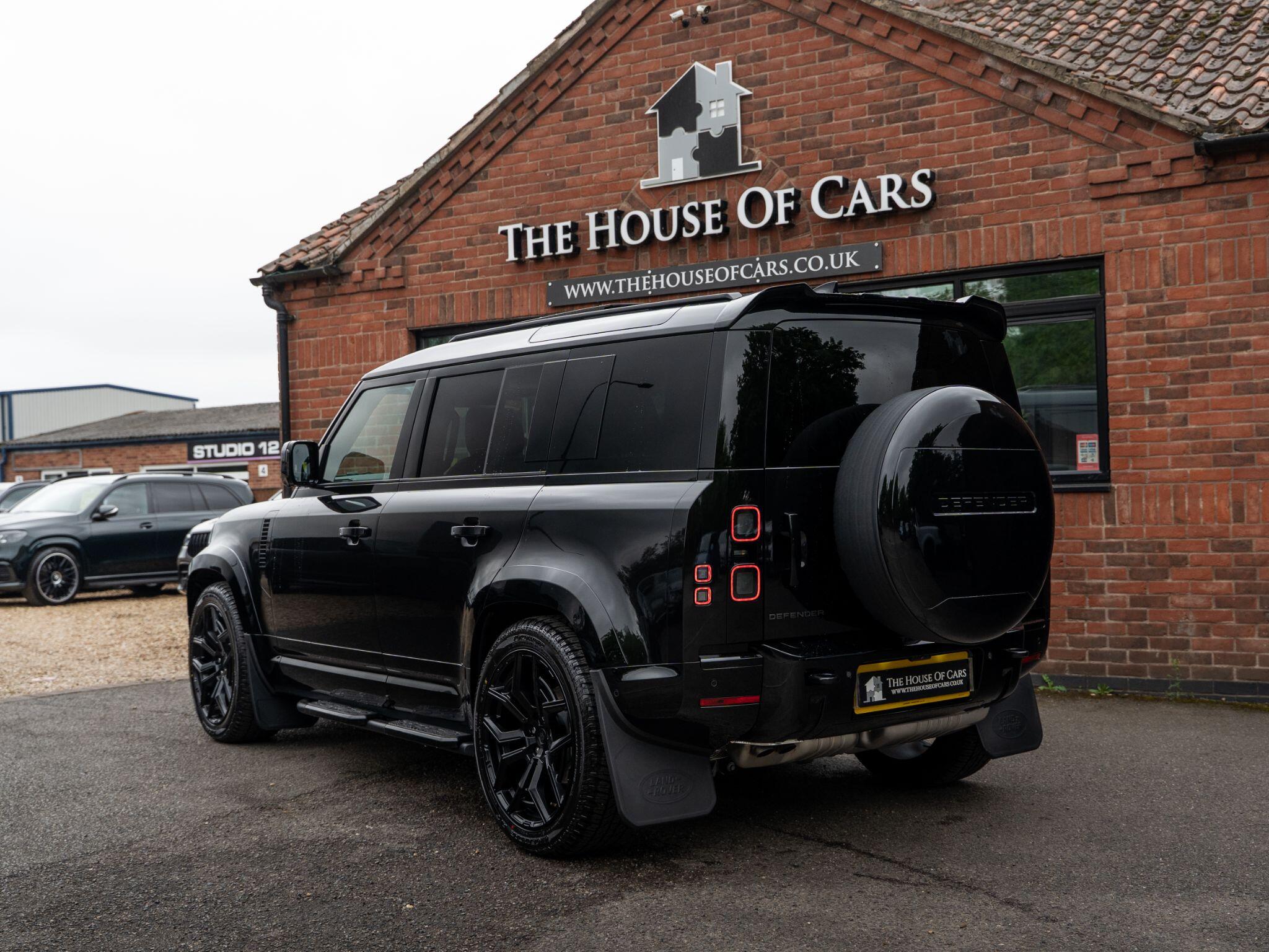 Land Rover Defender 110 view 11