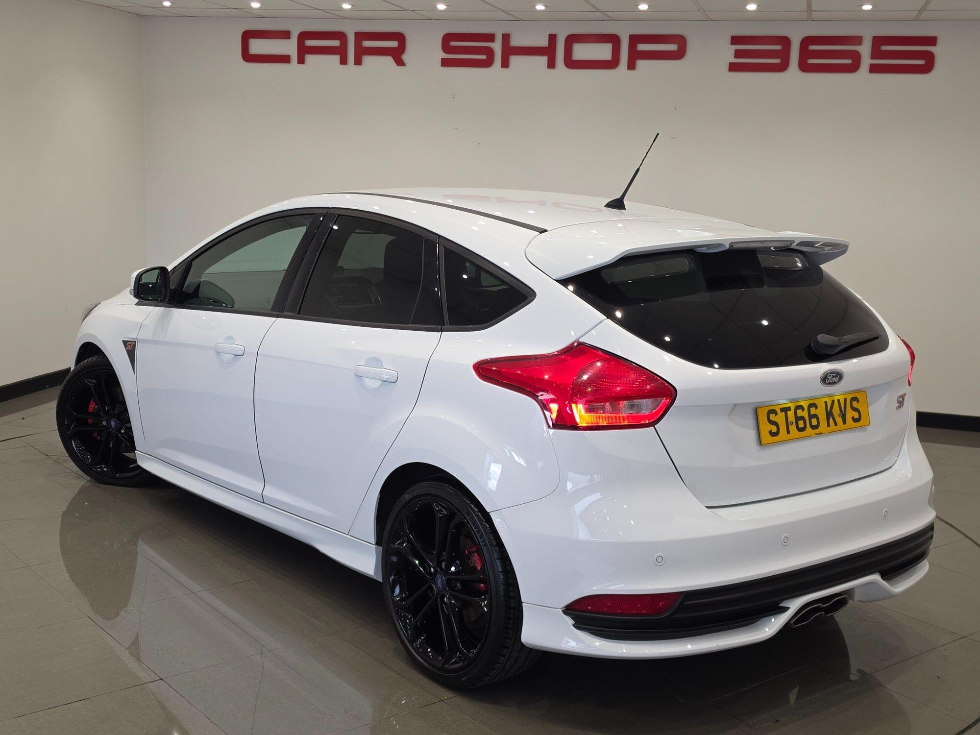 Ford Focus view 14
