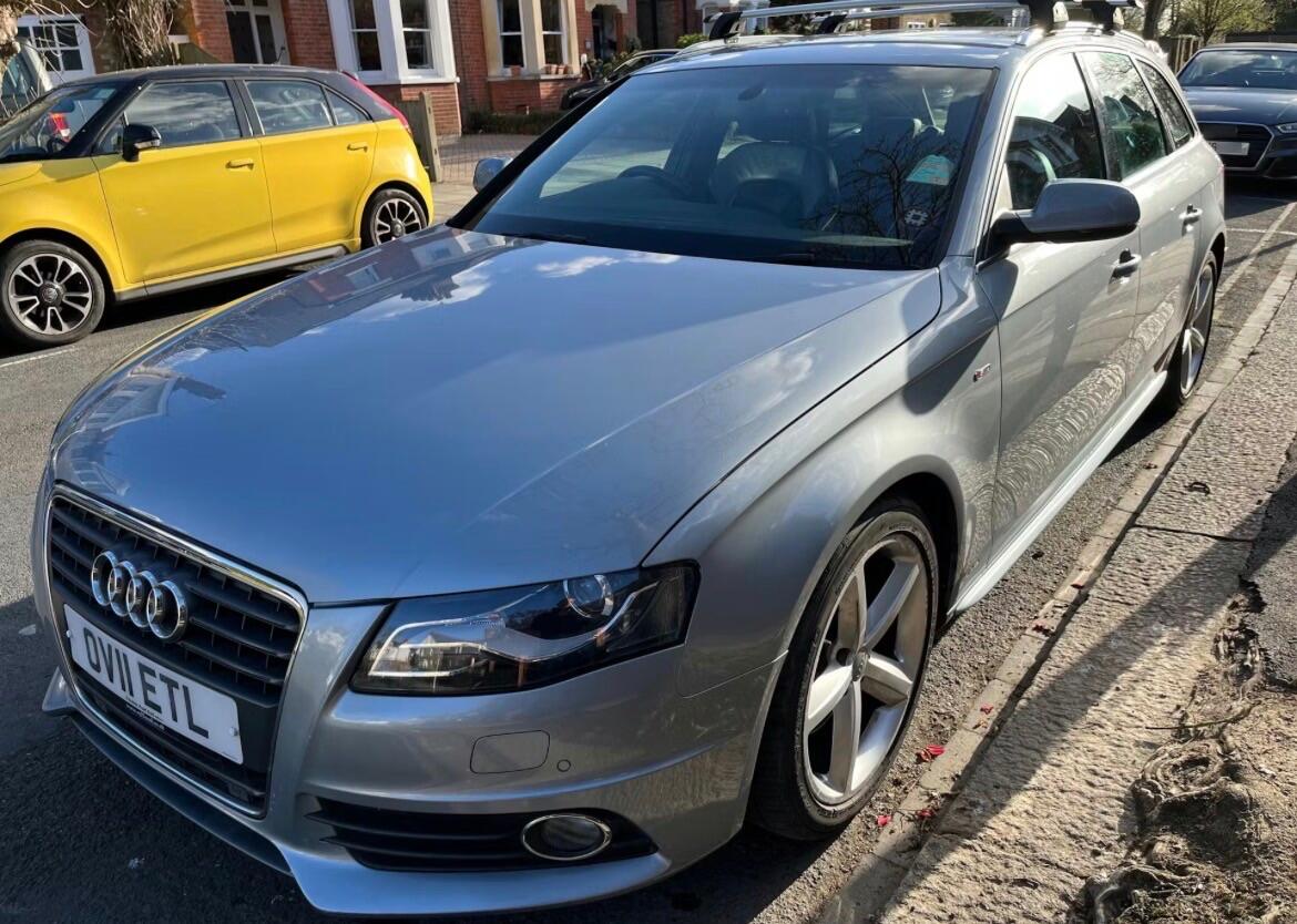 2011 Audi A4 Avant 2.0 TDI Executive S line Multitronic Euro 4 5dr image 2