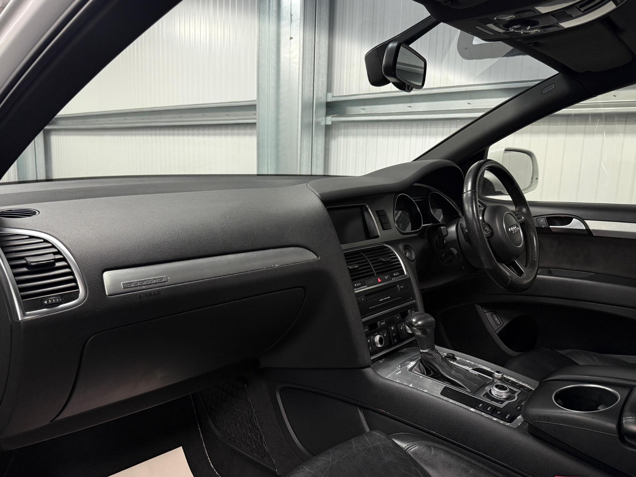 Audi Q7 view 20