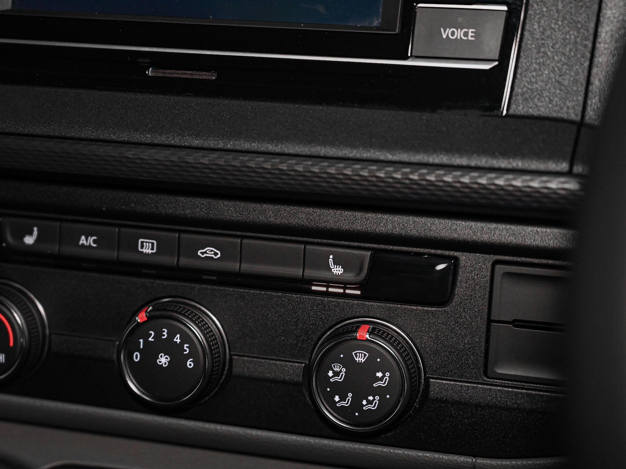 Volkswagen Transporter view 9