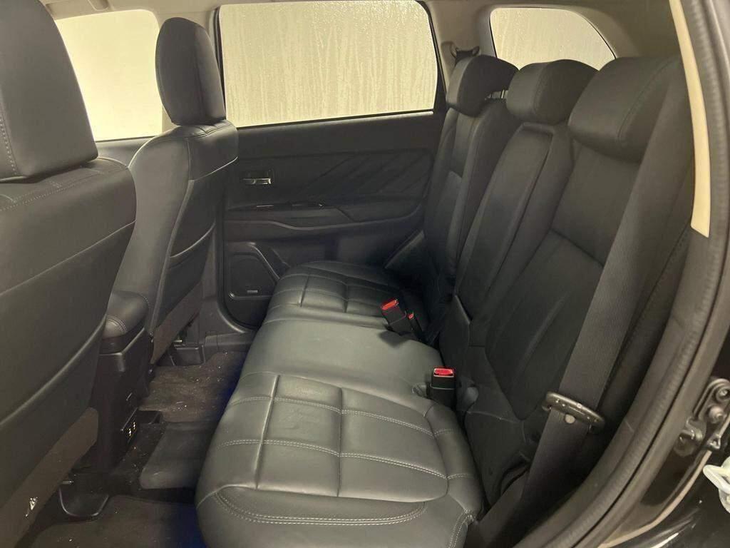 Mitsubishi Outlander view 13