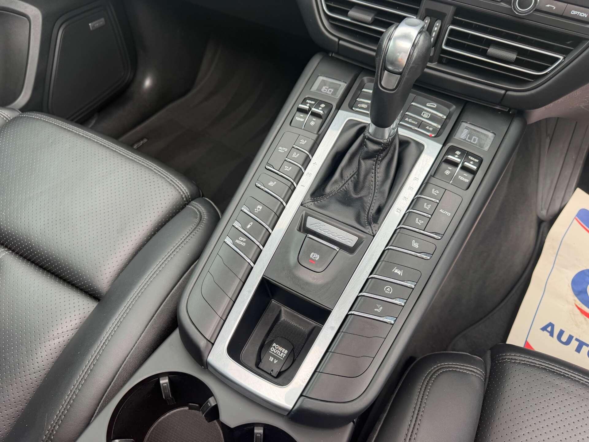 Porsche Macan view 23