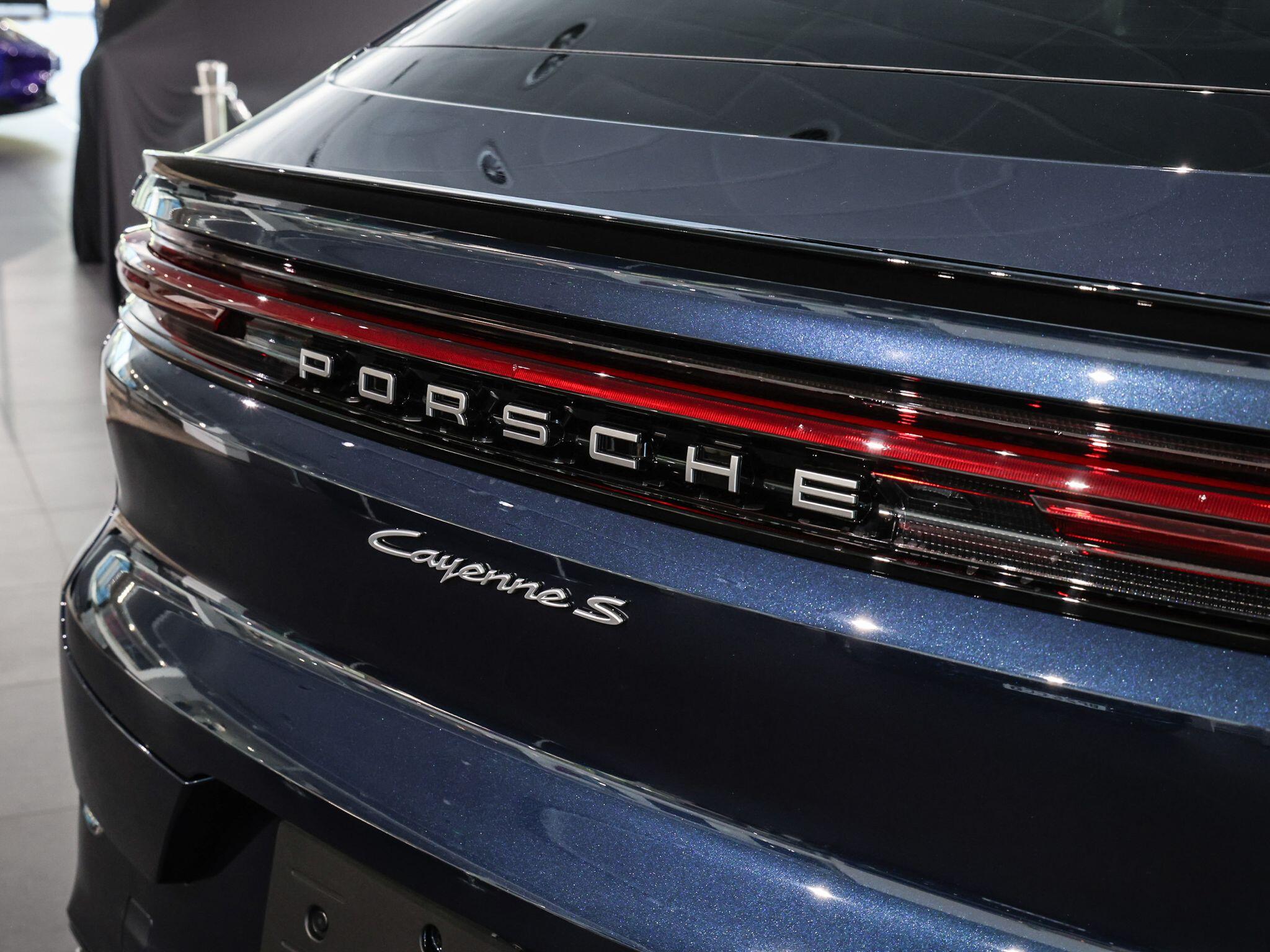 Porsche Cayenne view 59