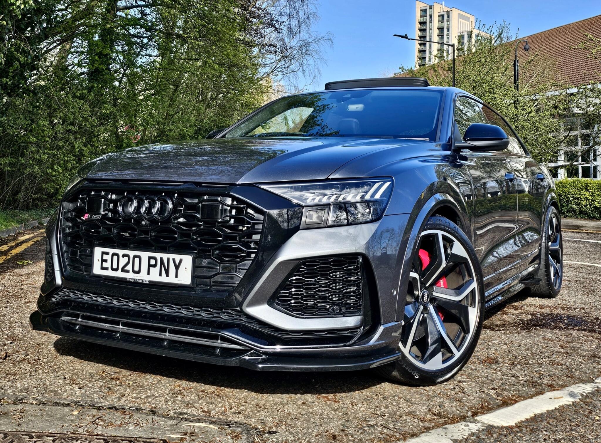 Audi RS Q8 view 5