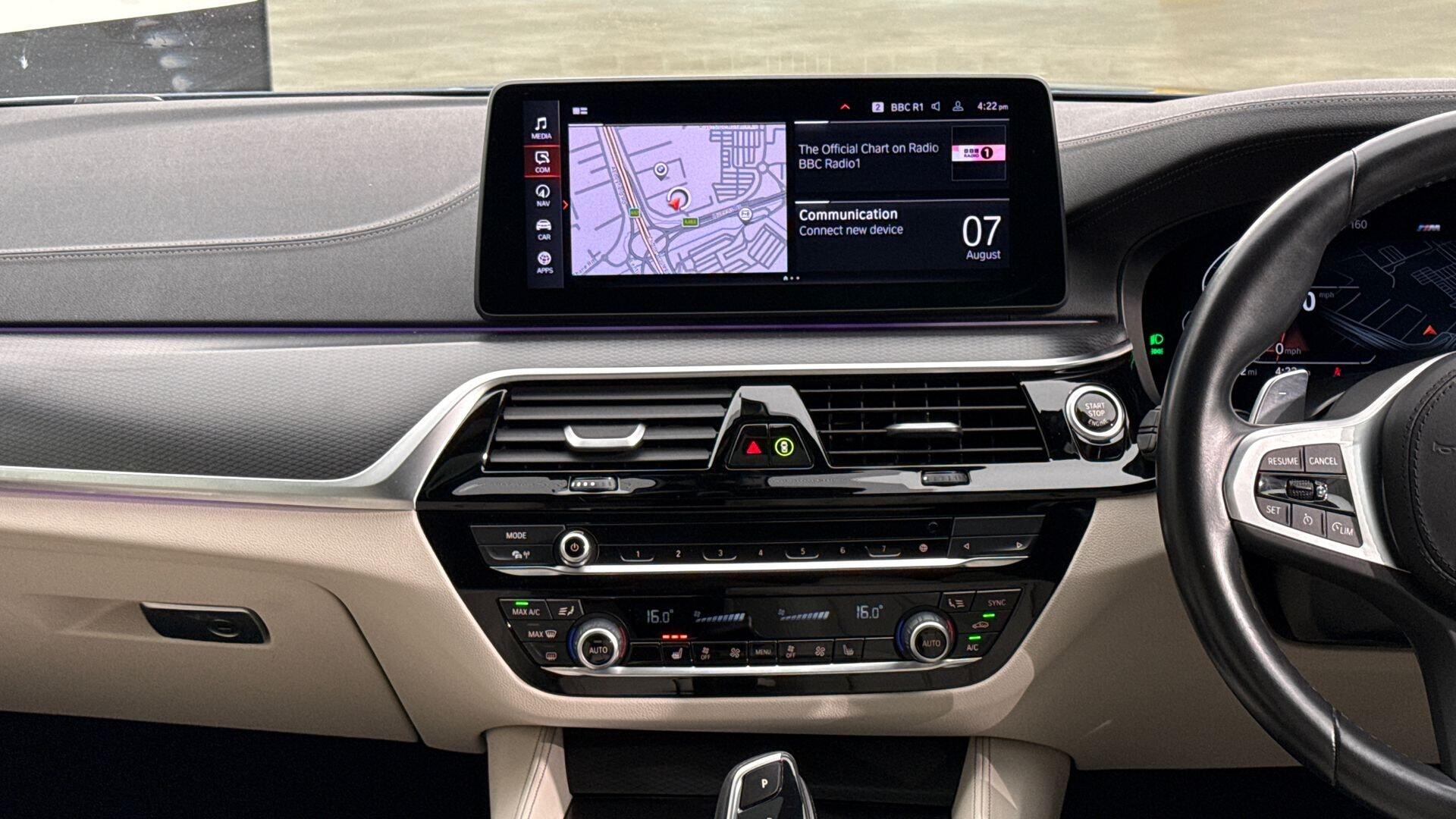 BMW 5 Series view 8