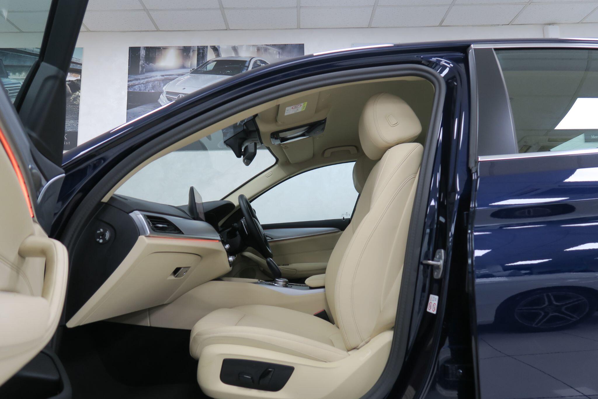 BMW 5 Series view 10