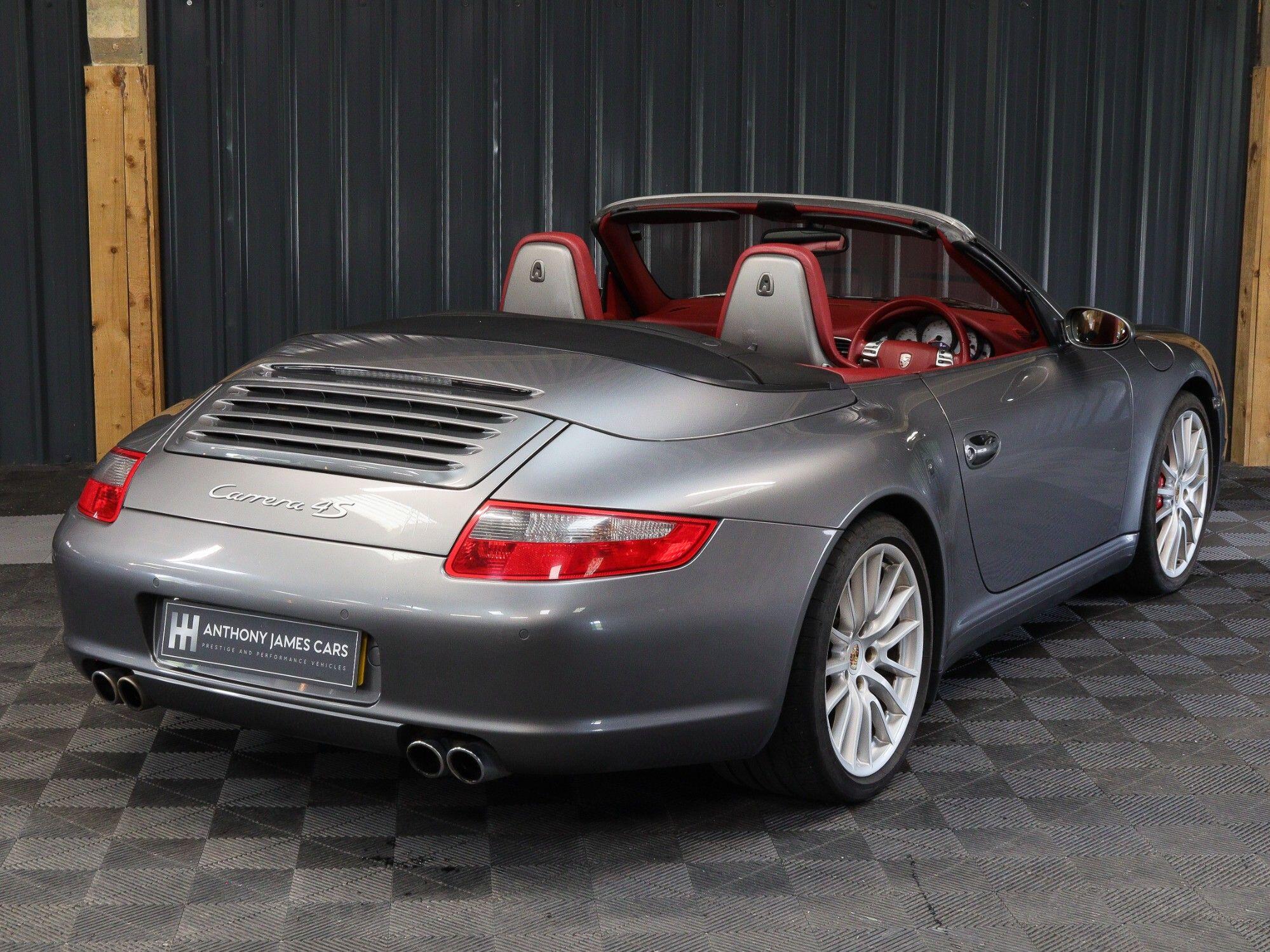 Porsche 911 view 11