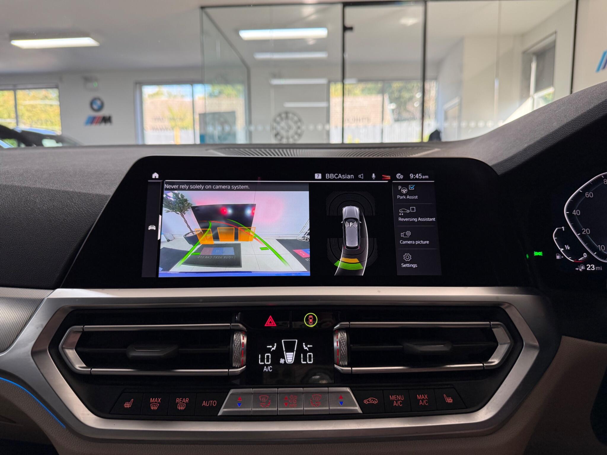 BMW 3 Series view 18