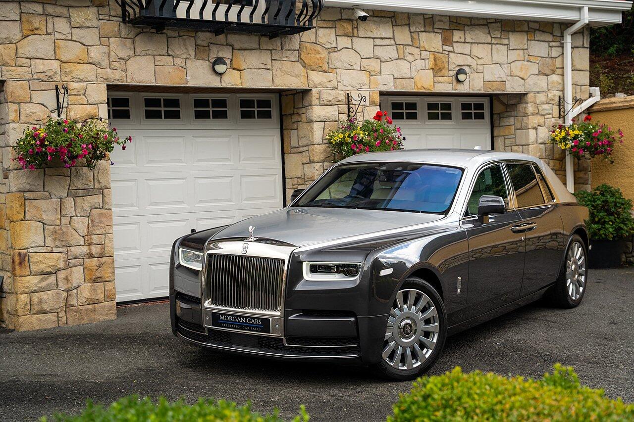 Rolls-Royce Phantom view 110