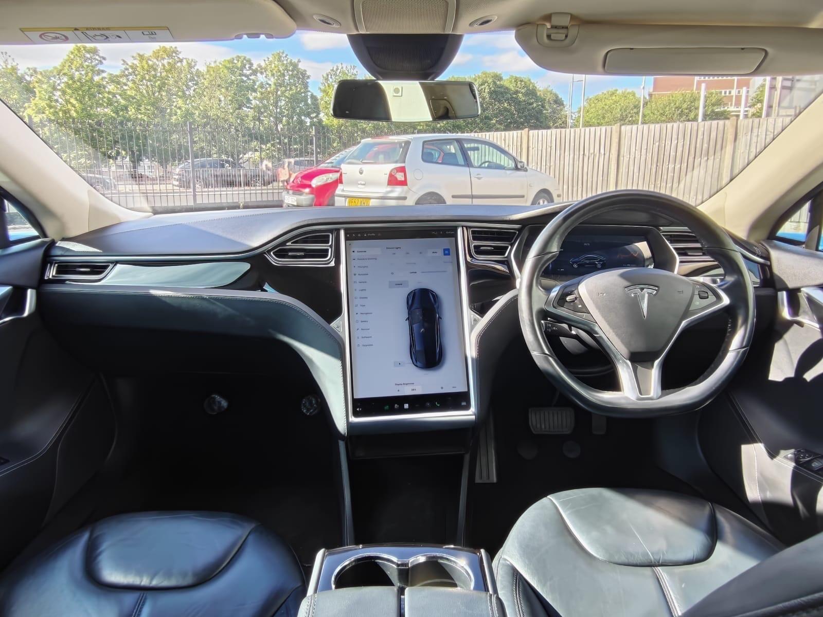 Tesla Model S view 18