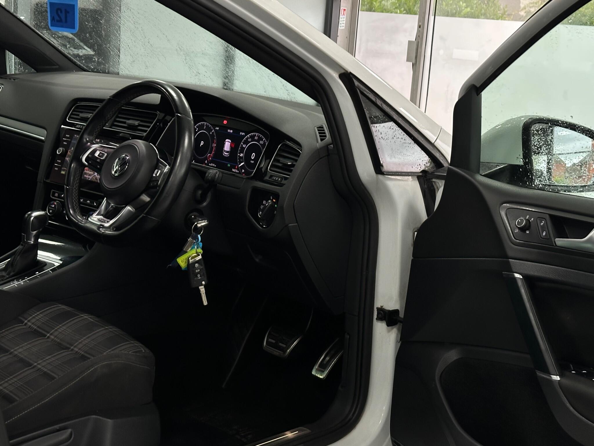 Volkswagen Golf view 21