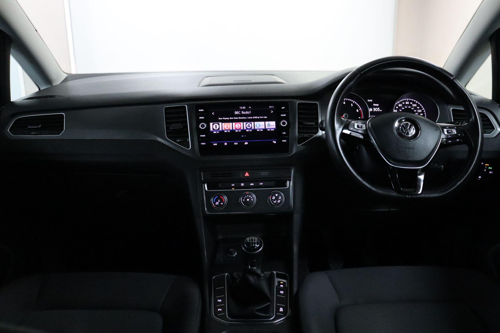 Volkswagen Golf SV view 40