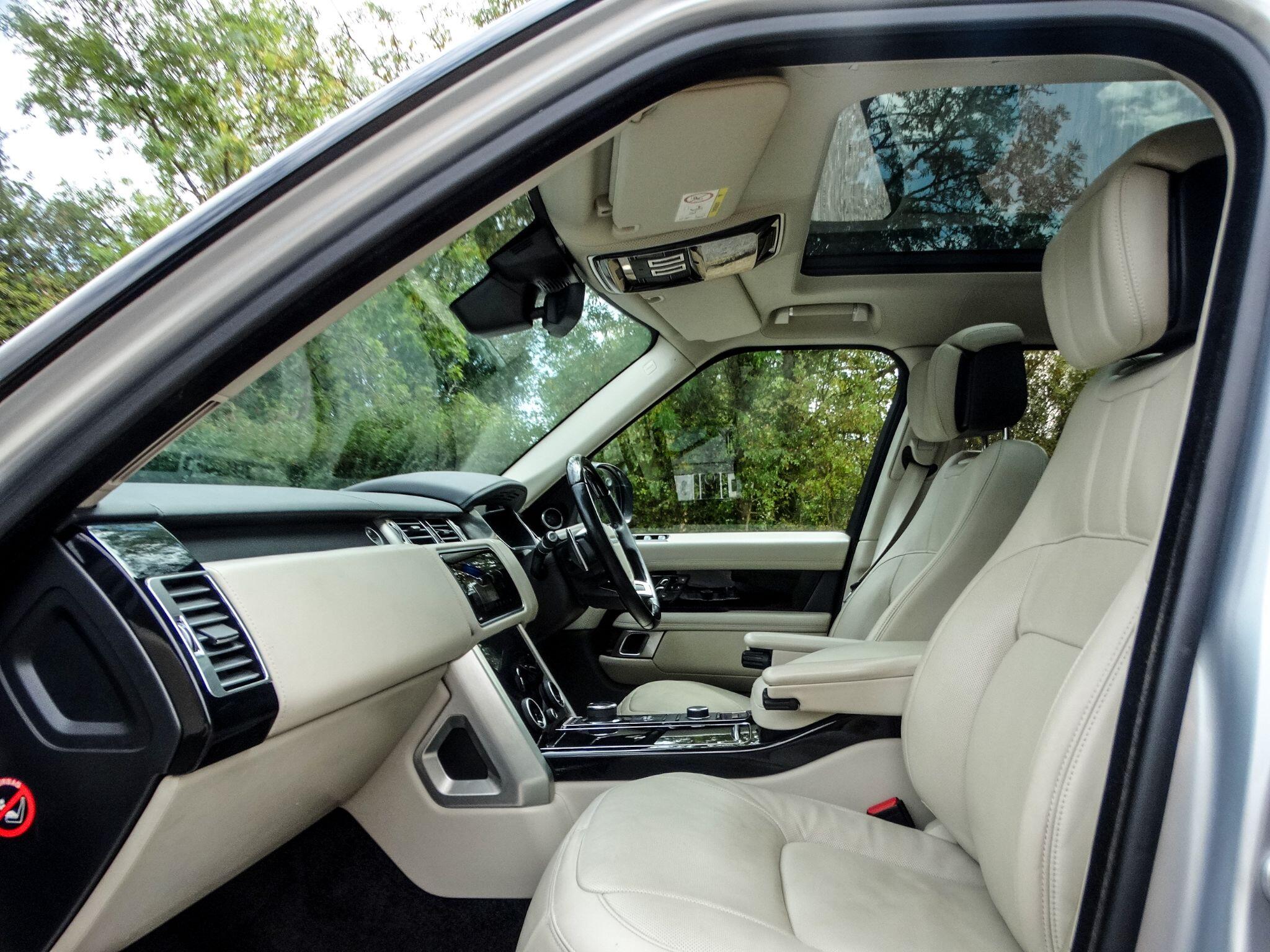 Land Rover Range Rover view 3