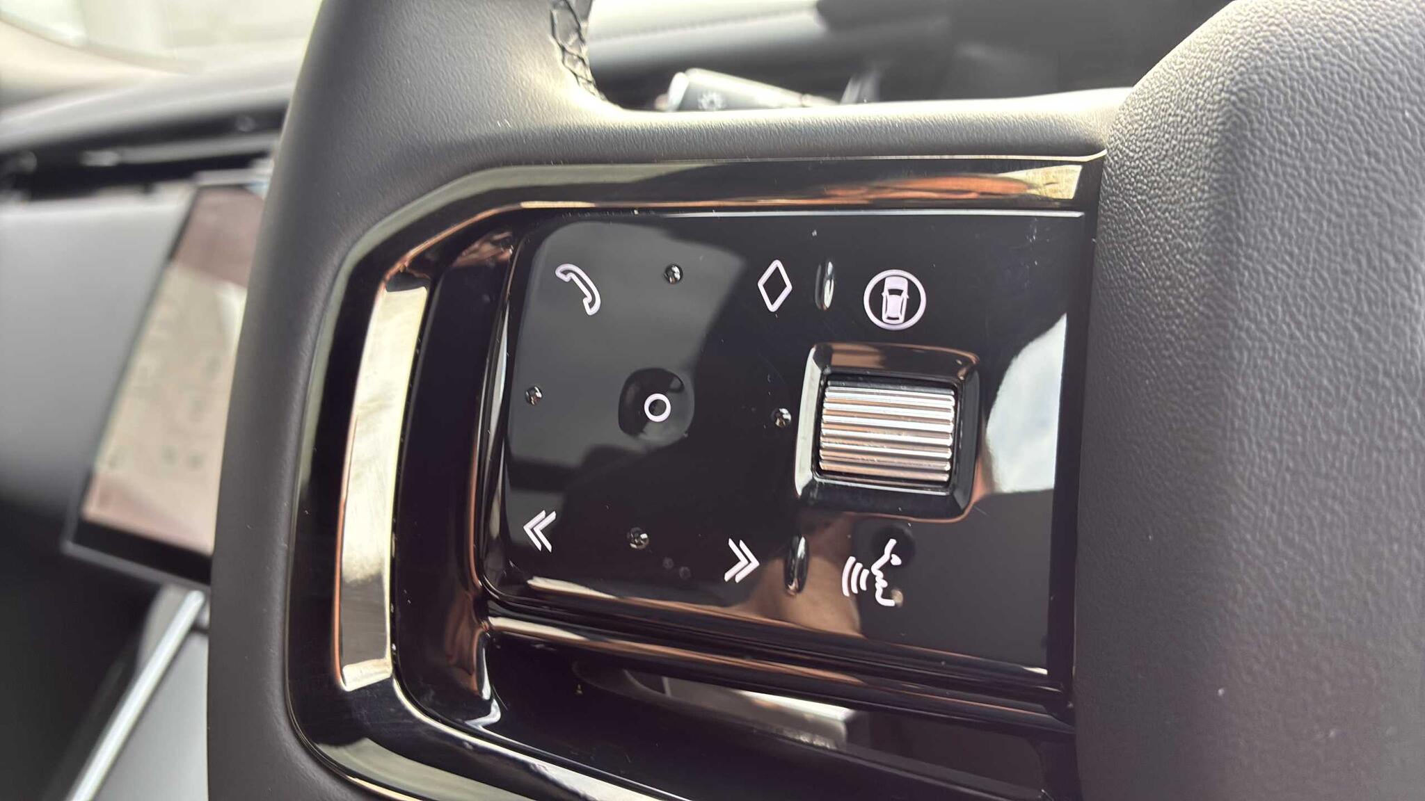 Land Rover Range Rover Velar view 27