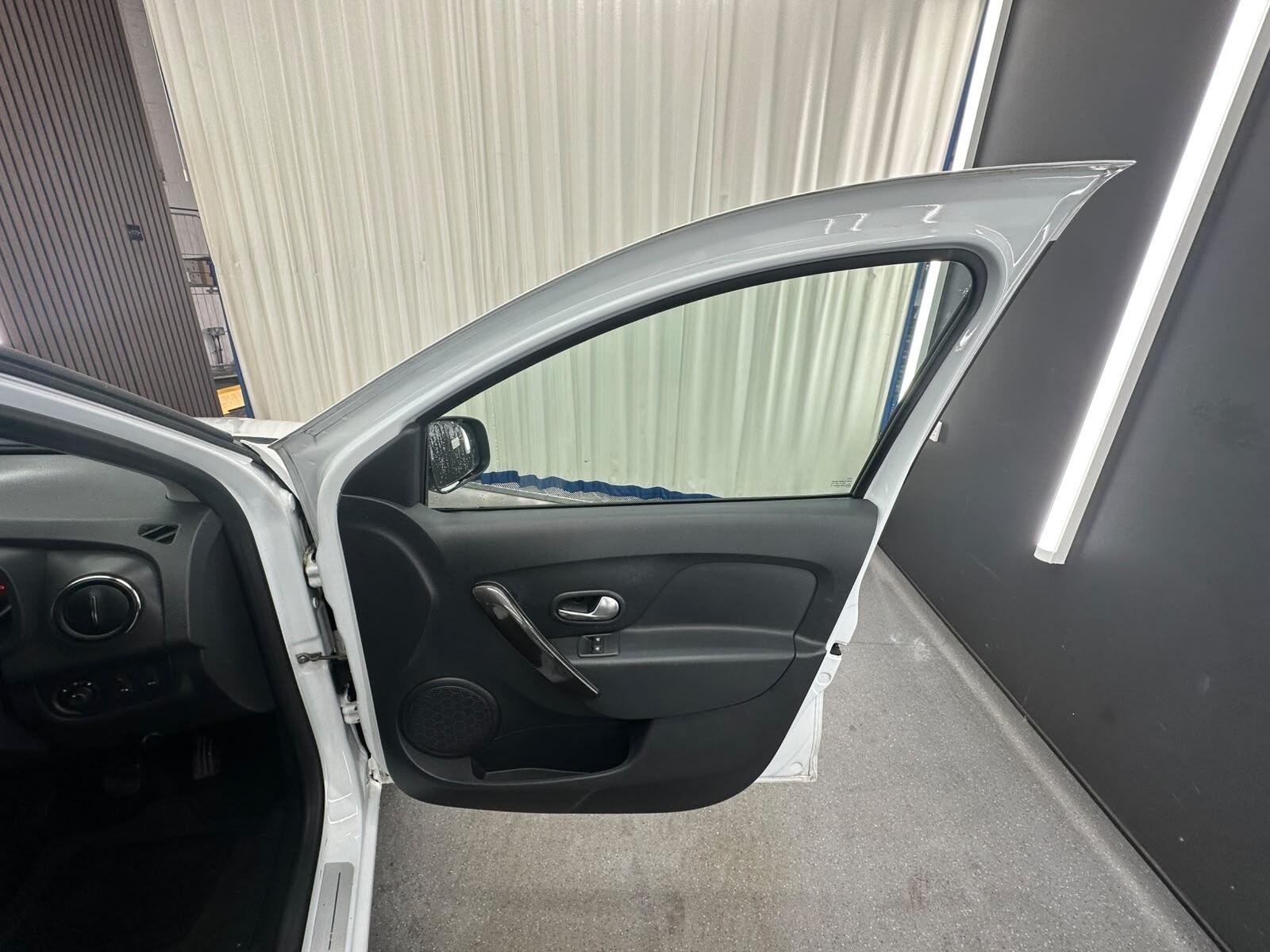 Dacia Sandero view 13