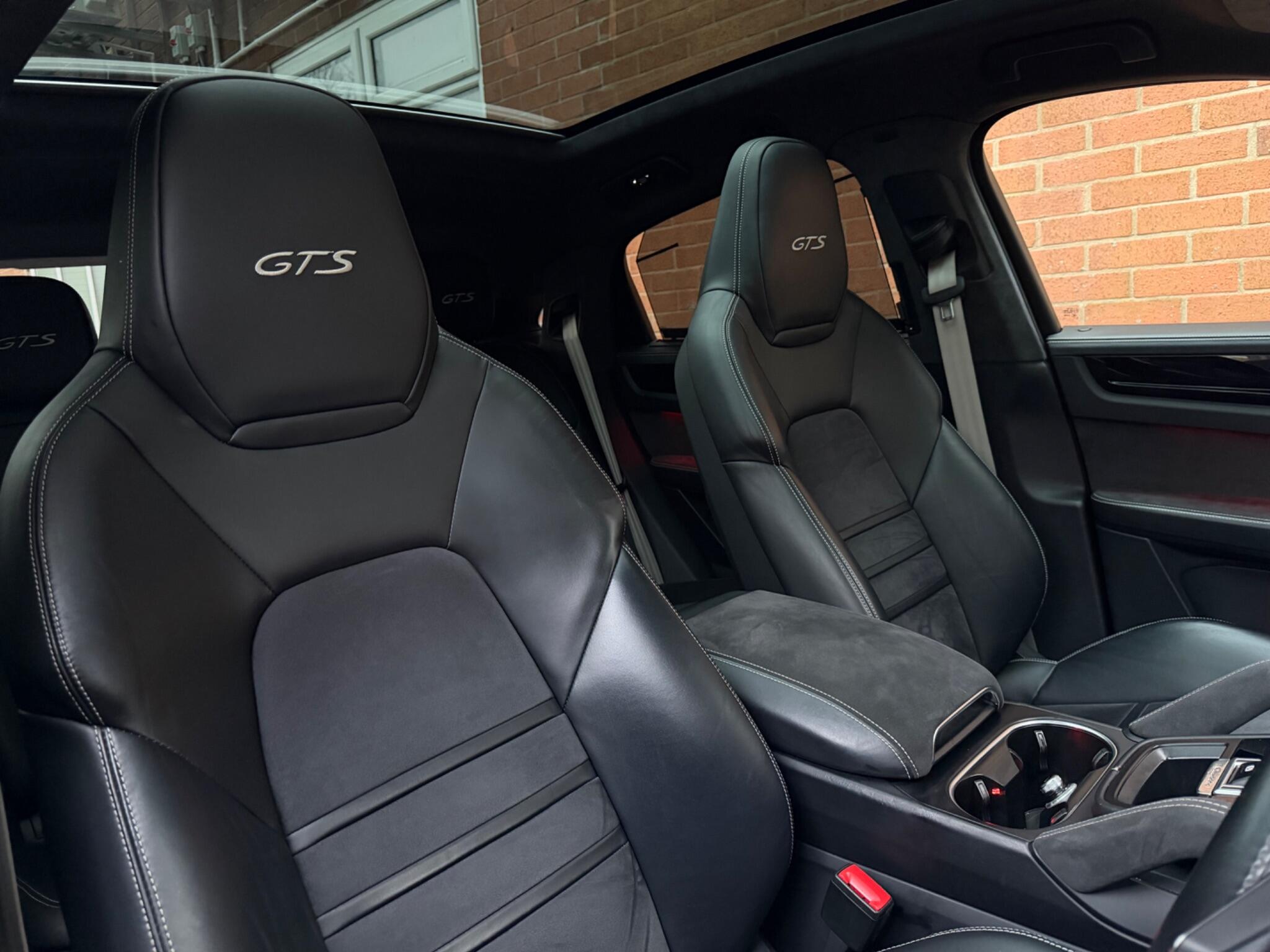 Porsche Cayenne view 25