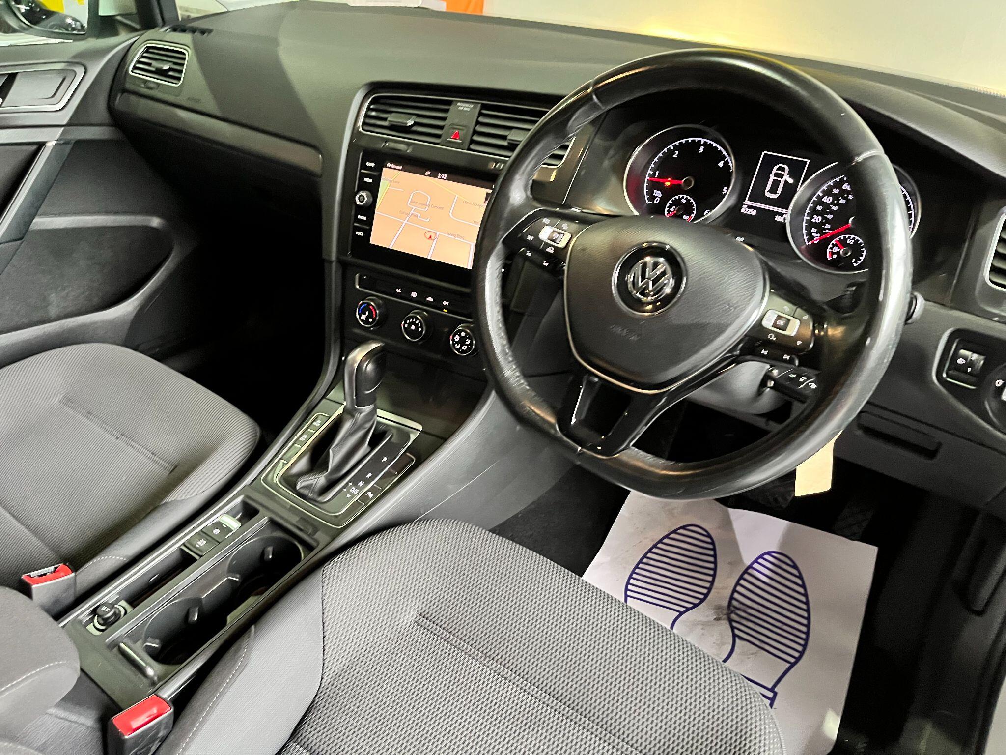Volkswagen Golf view 14