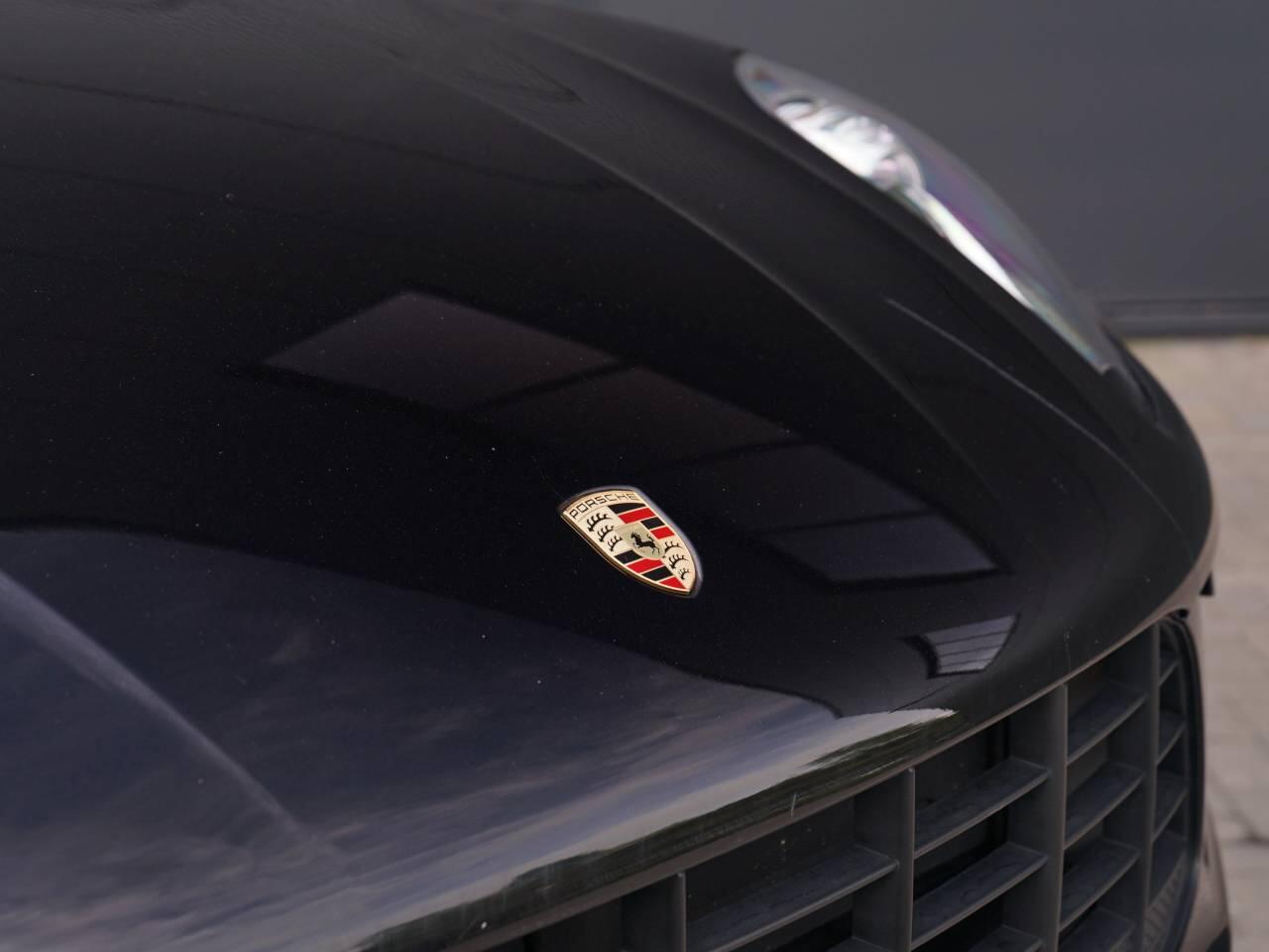 Porsche Macan view 50