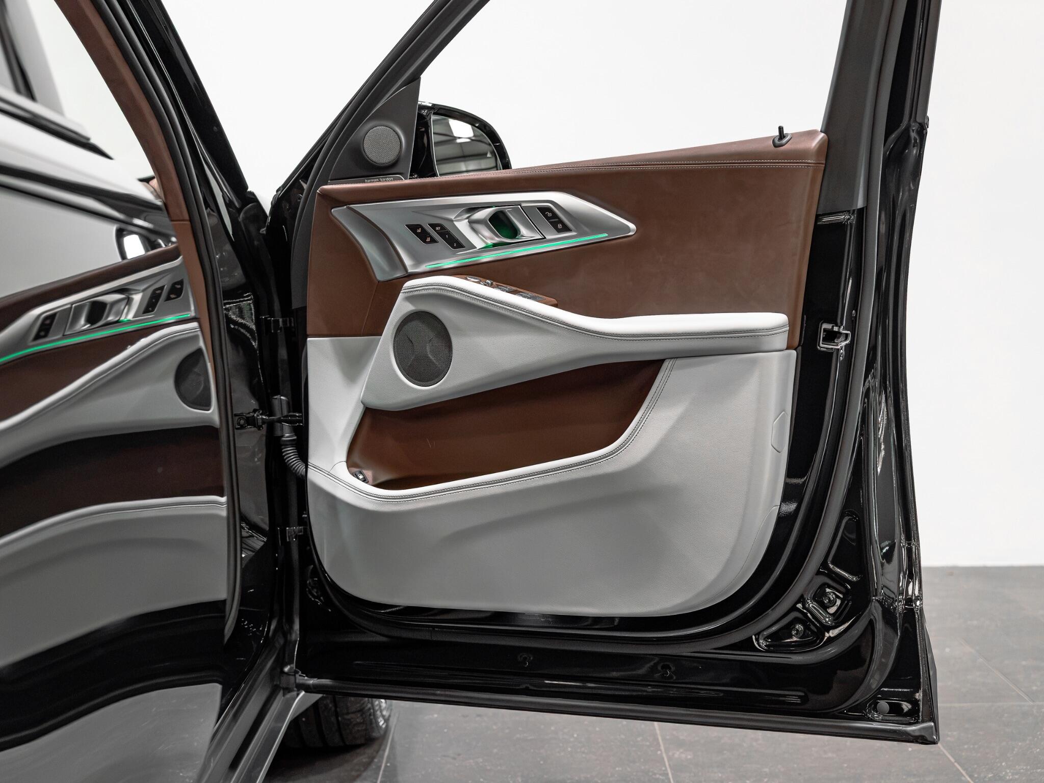 BMW XM view 30