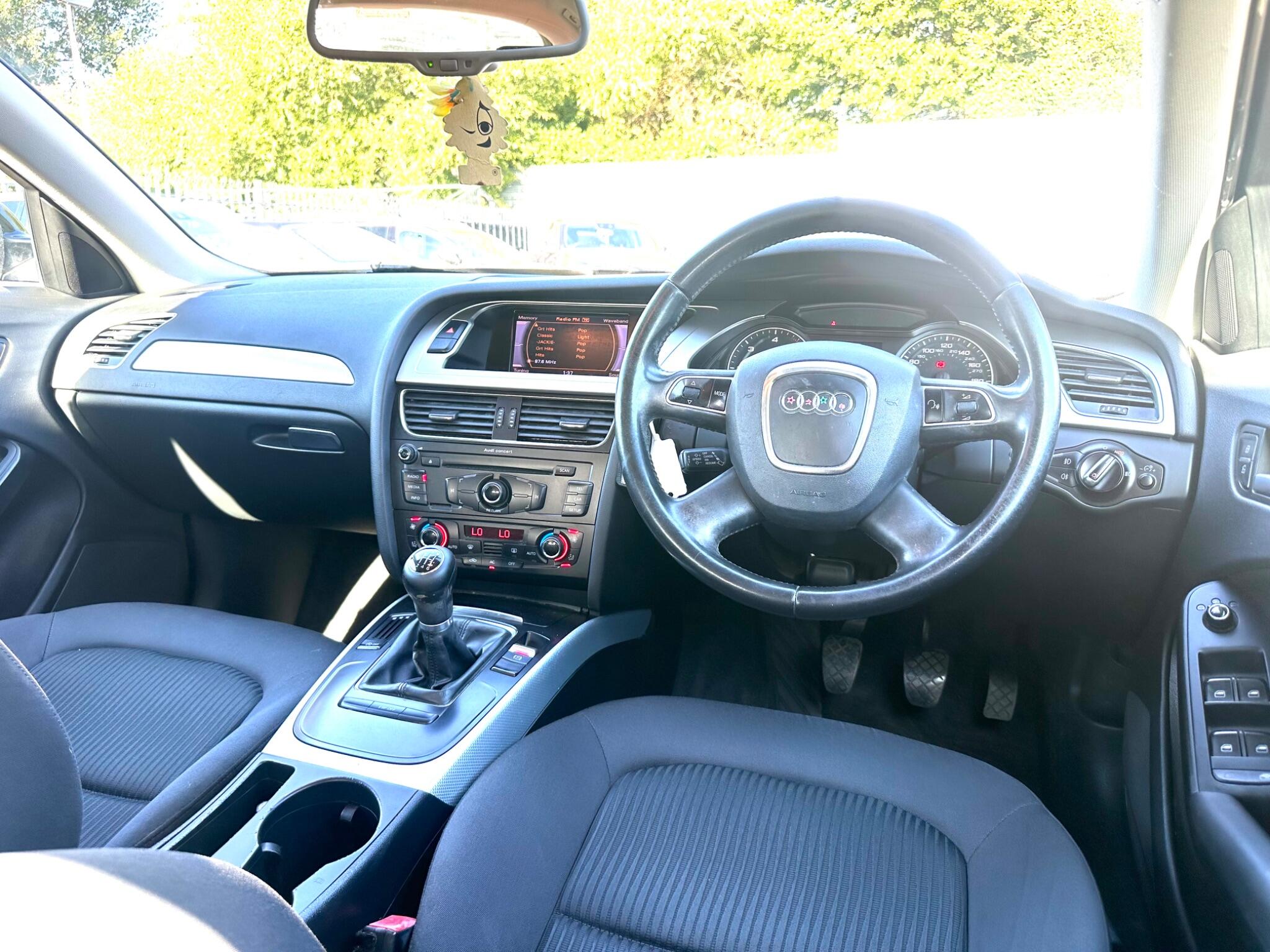 Audi A4 Avant view 17