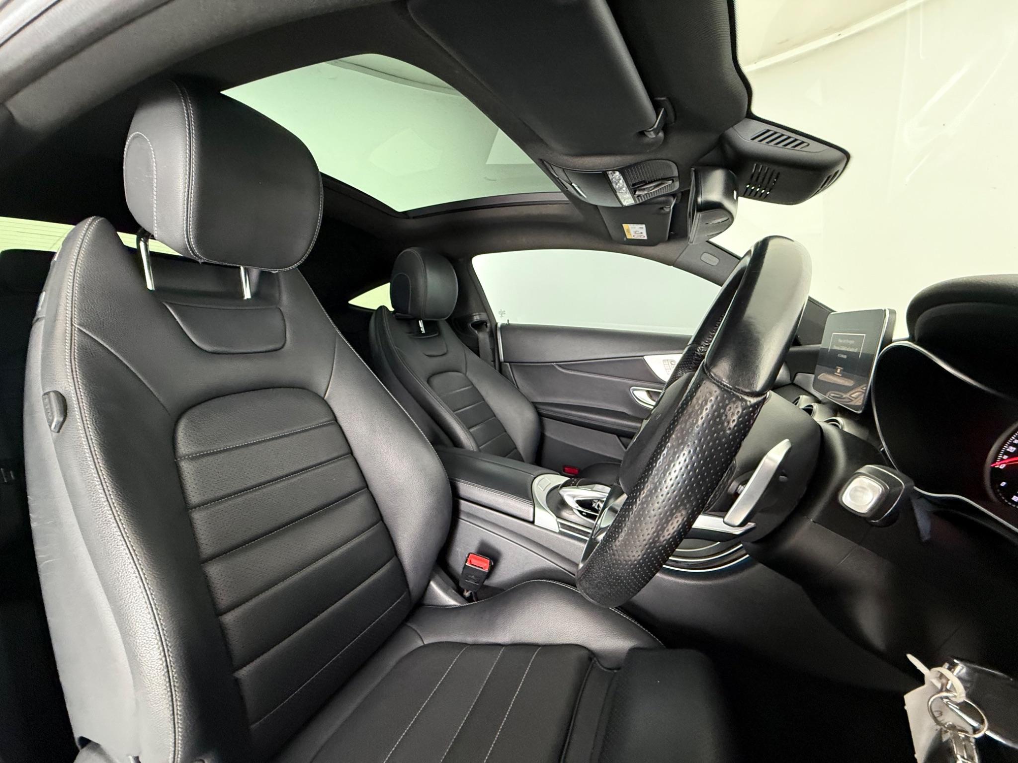 Mercedes-Benz C-Class view 32